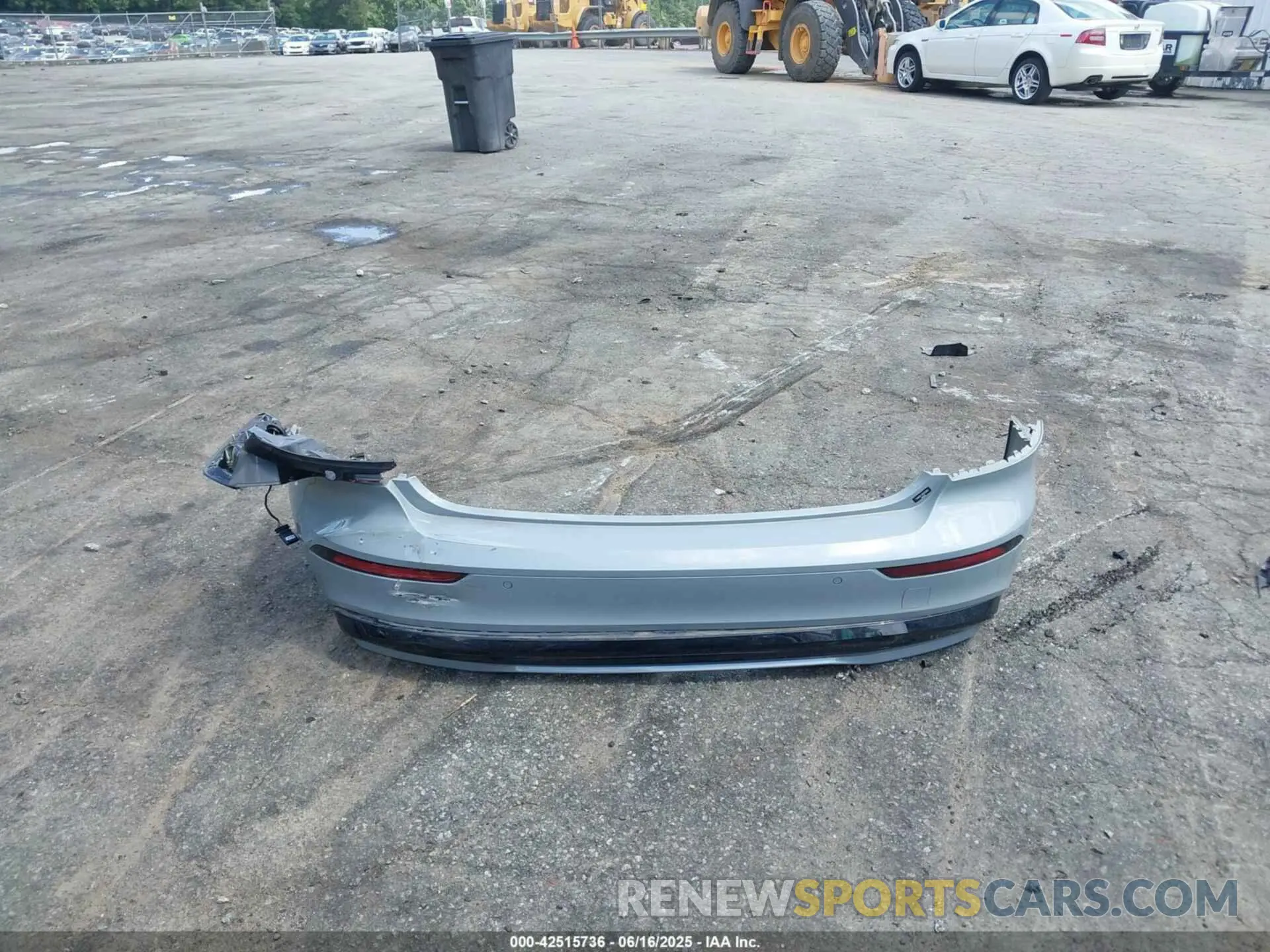 12 Photograph of a damaged car 7JRH60FL5RG305681 VOLVO S60 RECHARGE PLUG-IN HYBRID 2024