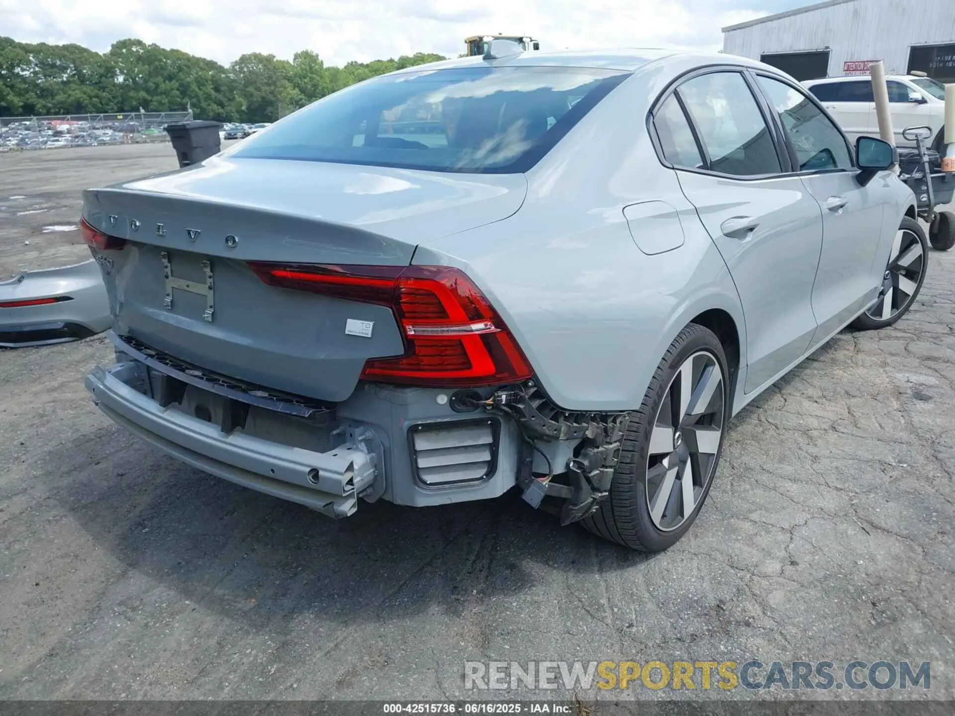 18 Photograph of a damaged car 7JRH60FL5RG305681 VOLVO S60 RECHARGE PLUG-IN HYBRID 2024