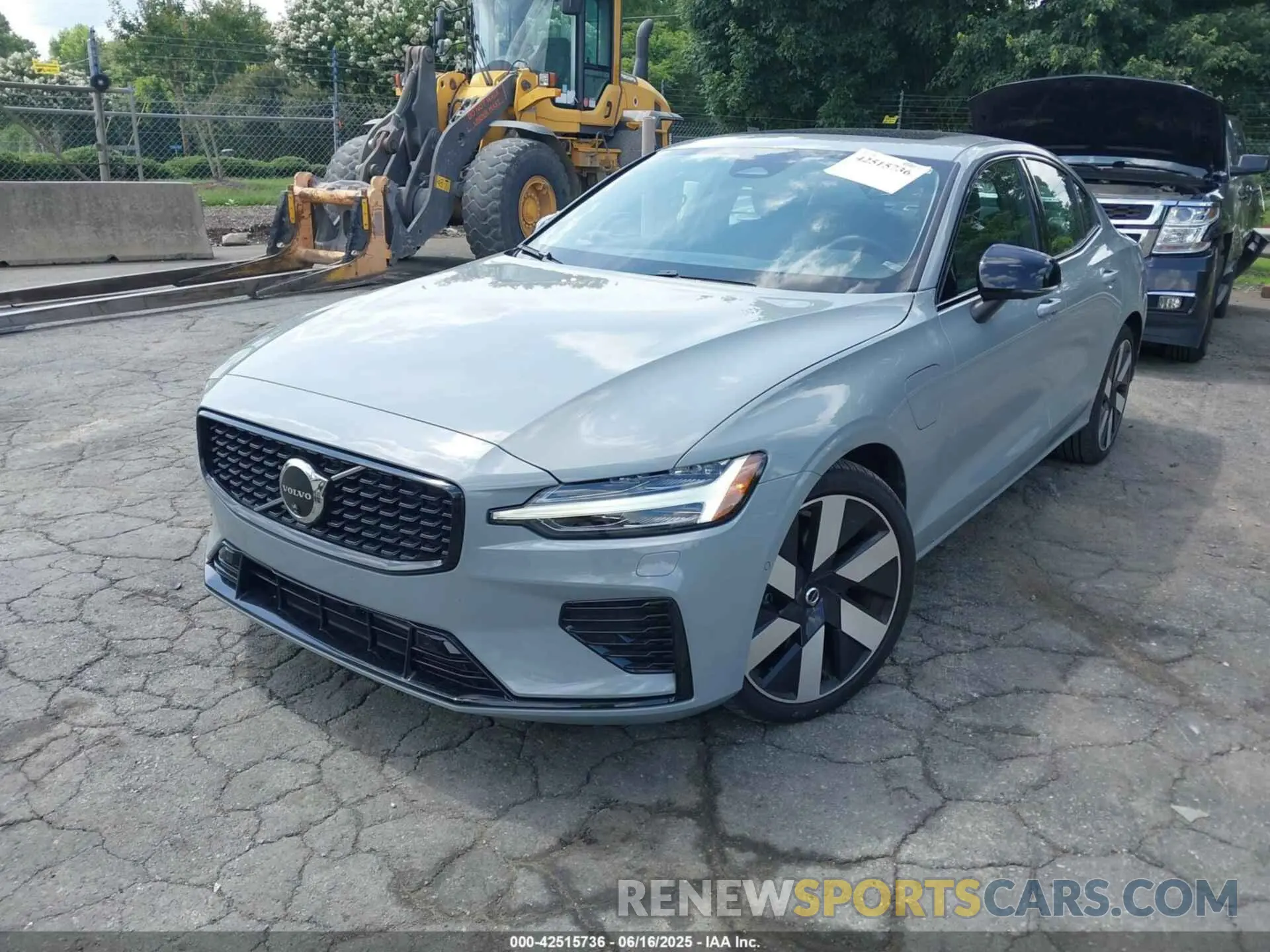2 Photograph of a damaged car 7JRH60FL5RG305681 VOLVO S60 RECHARGE PLUG-IN HYBRID 2024