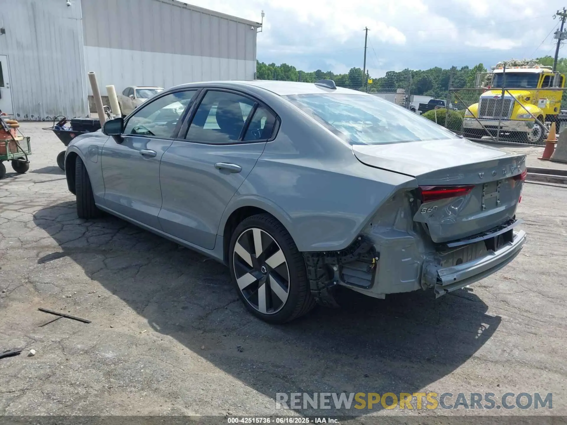 3 Photograph of a damaged car 7JRH60FL5RG305681 VOLVO S60 RECHARGE PLUG-IN HYBRID 2024