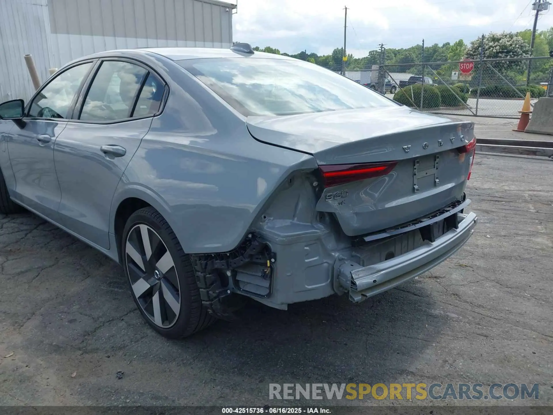 6 Photograph of a damaged car 7JRH60FL5RG305681 VOLVO S60 RECHARGE PLUG-IN HYBRID 2024
