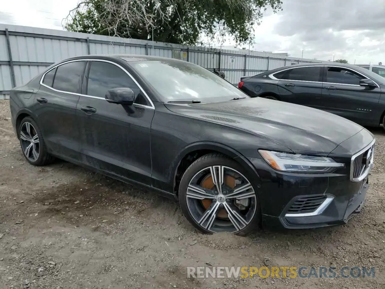 4 Photograph of a damaged car 7JRBR0FL0NG165837 VOLVO S60 T8 REC 2022