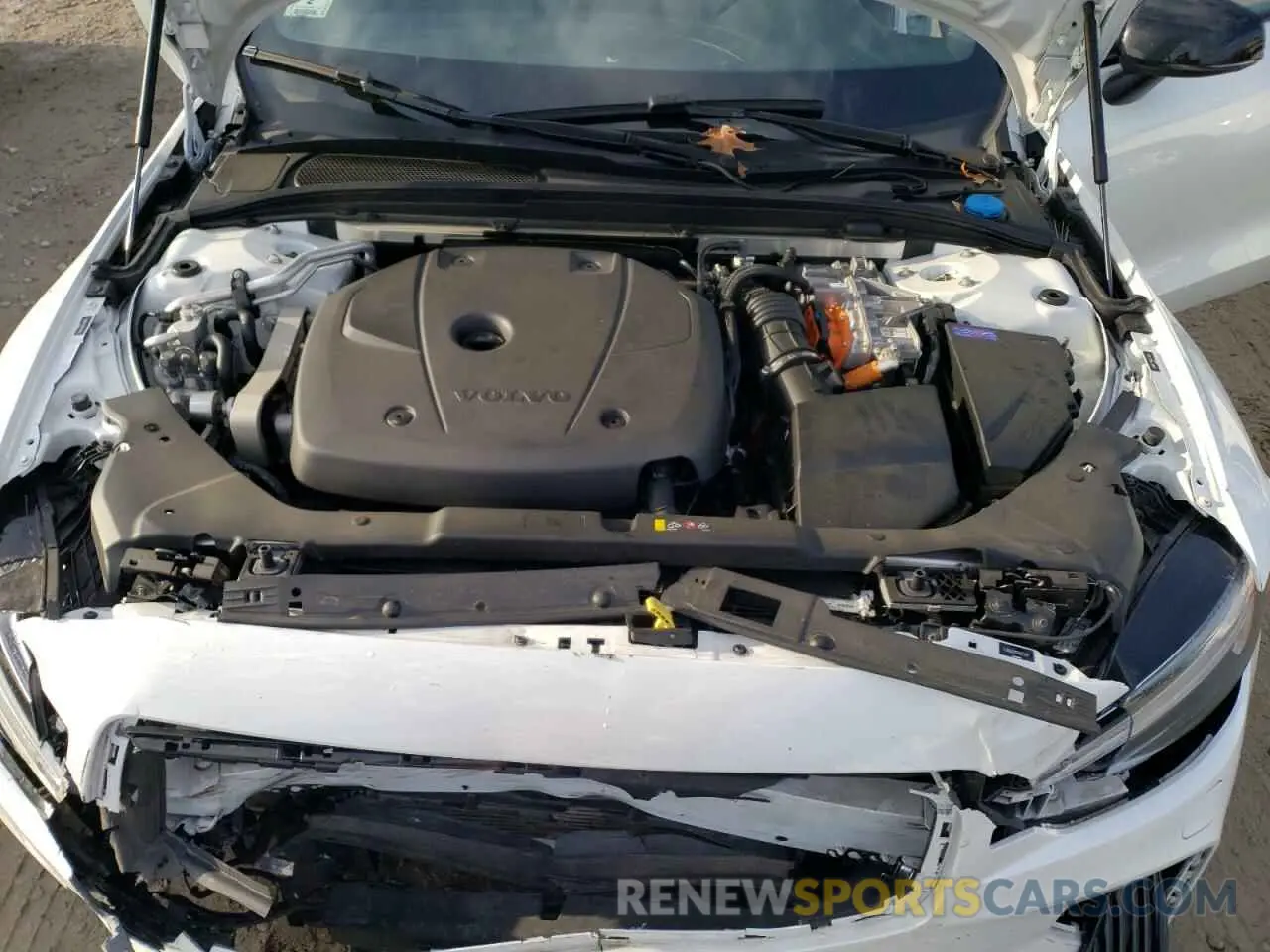 11 Photograph of a damaged car 7JRBR0FM5NG173957 VOLVO S60 T8 REC 2022