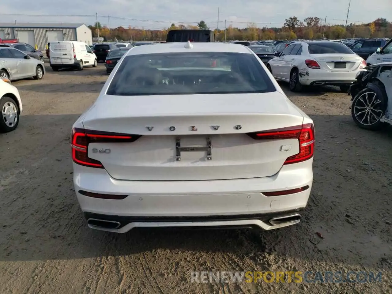 6 Photograph of a damaged car 7JRBR0FM5NG173957 VOLVO S60 T8 REC 2022
