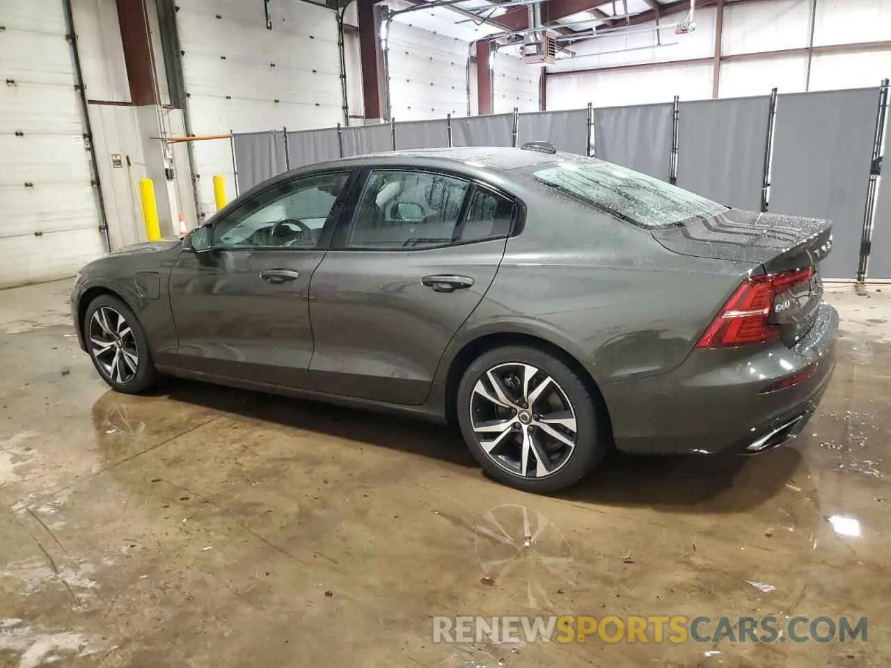 2 Photograph of a damaged car 7JRBR0FZXNG179233 VOLVO S60 T8 REC 2022