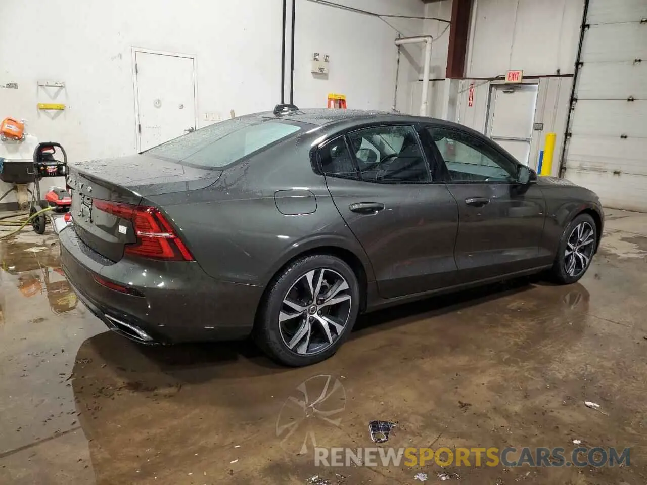 3 Photograph of a damaged car 7JRBR0FZXNG179233 VOLVO S60 T8 REC 2022
