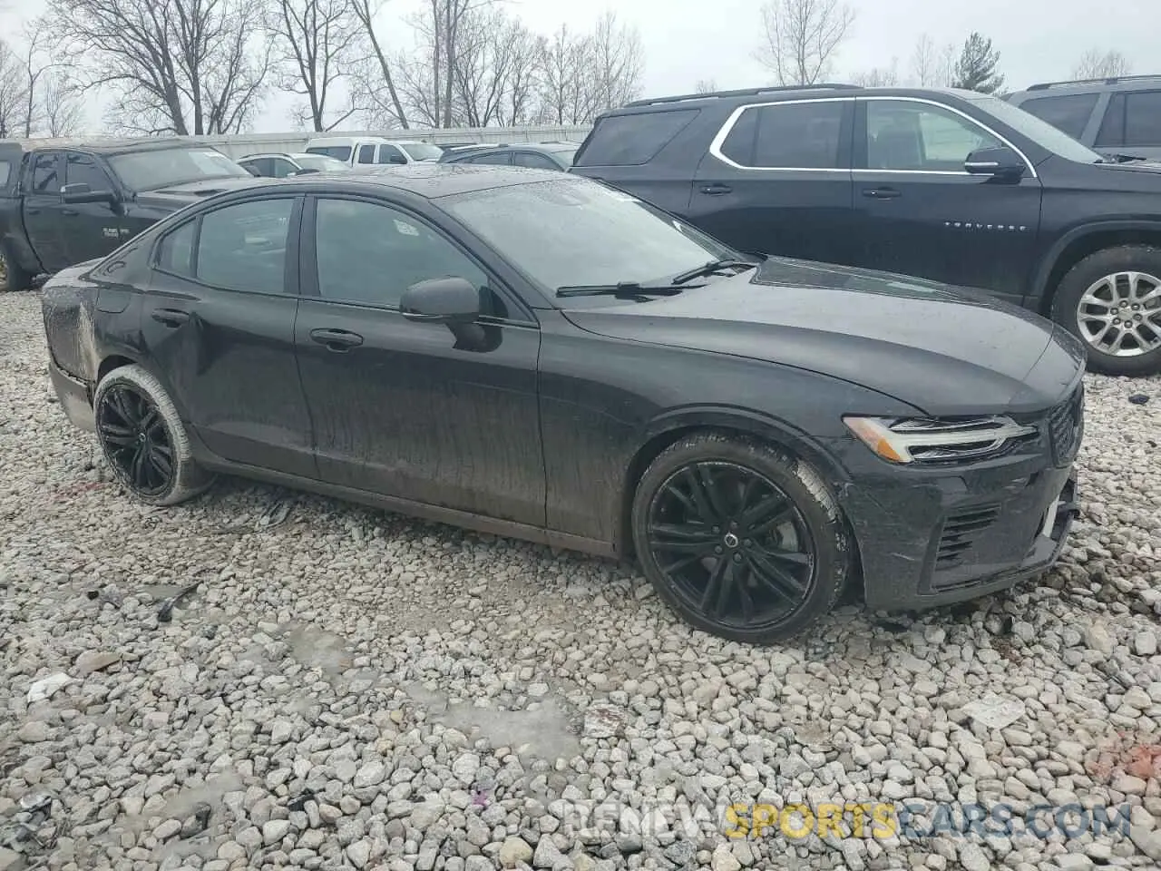 4 Photograph of a damaged car 7JRH60FD3NG192526 VOLVO S60 T8 REC 2022