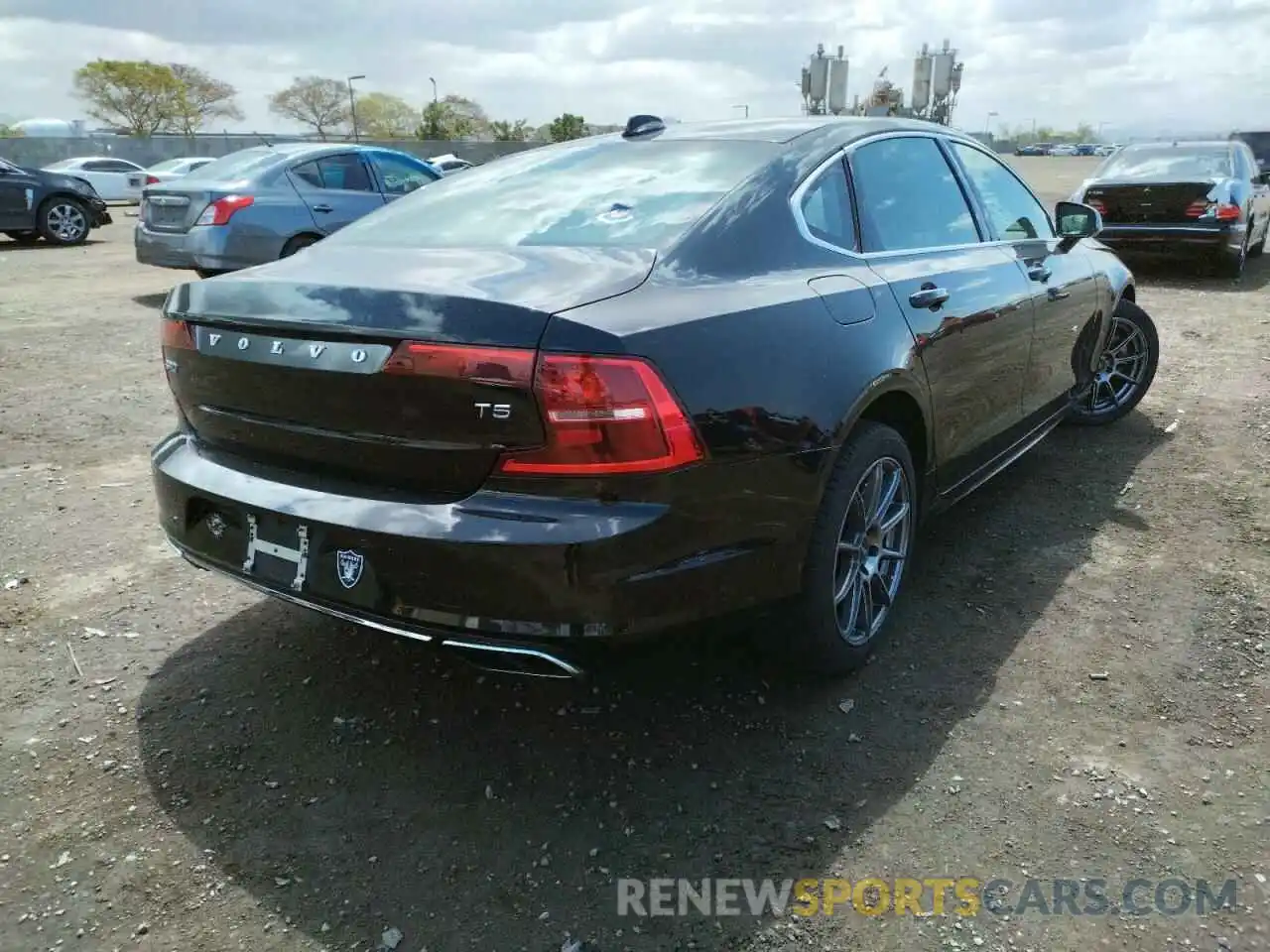 4 Photograph of a damaged car LVY102AK0KP089393 VOLVO S90 2019