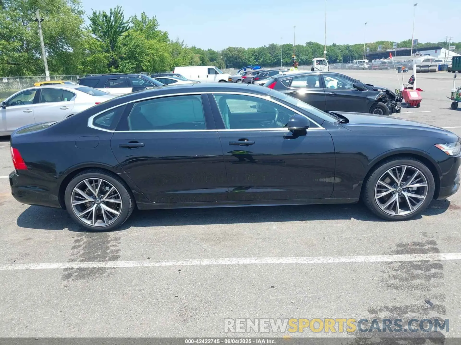 13 Photograph of a damaged car LVY102AK1KP079116 VOLVO S90 2019