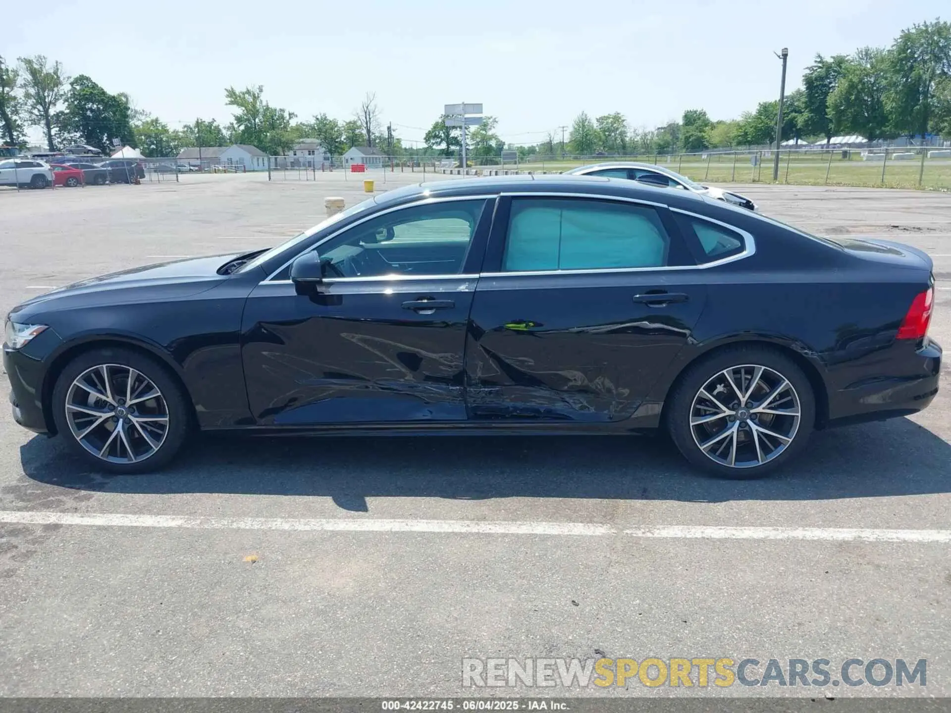14 Photograph of a damaged car LVY102AK1KP079116 VOLVO S90 2019