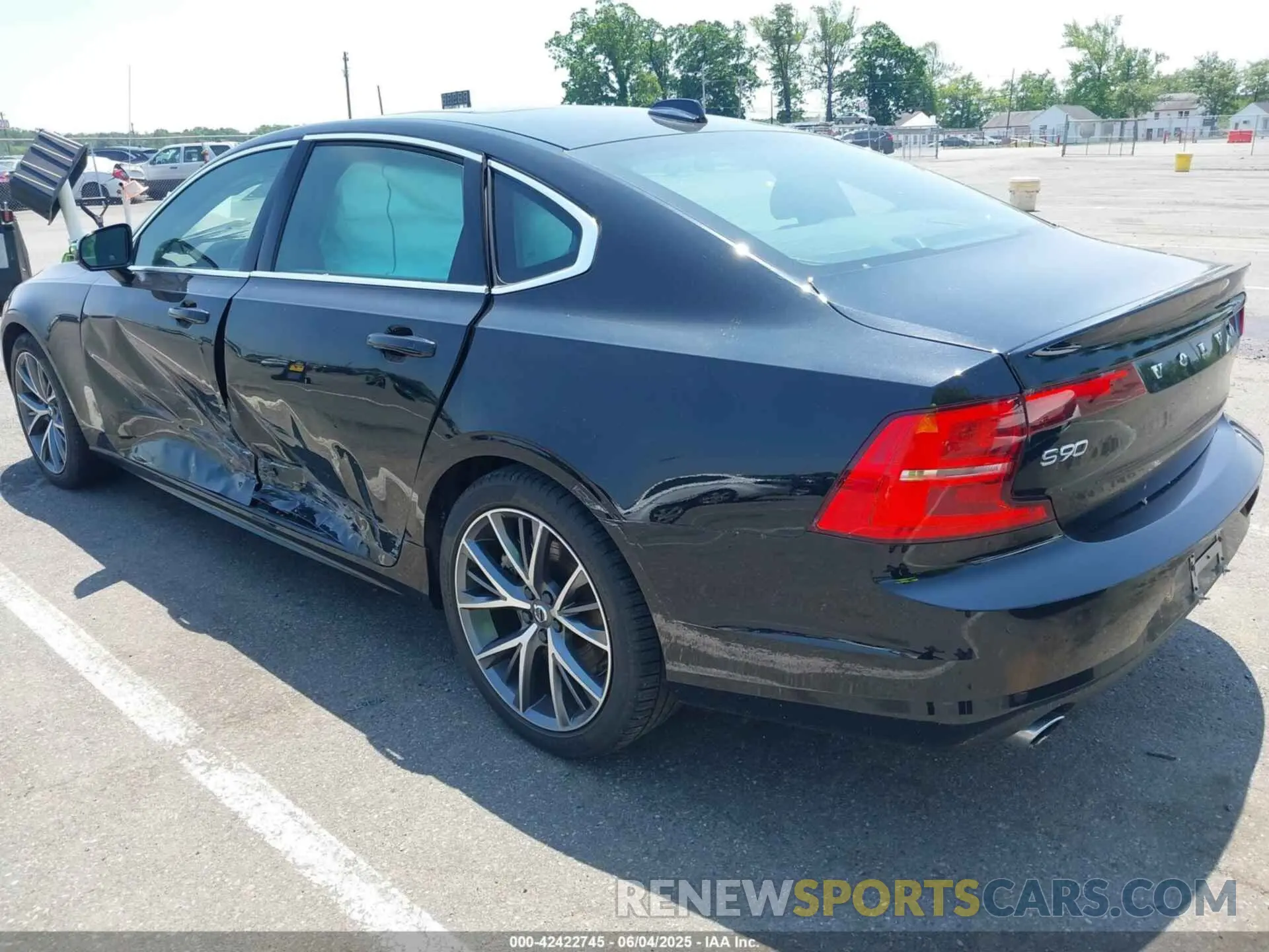 3 Photograph of a damaged car LVY102AK1KP079116 VOLVO S90 2019