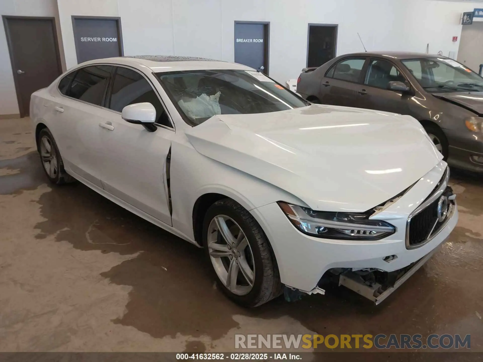 1 Photograph of a damaged car LVY102AK5KP081791 VOLVO S90 2019