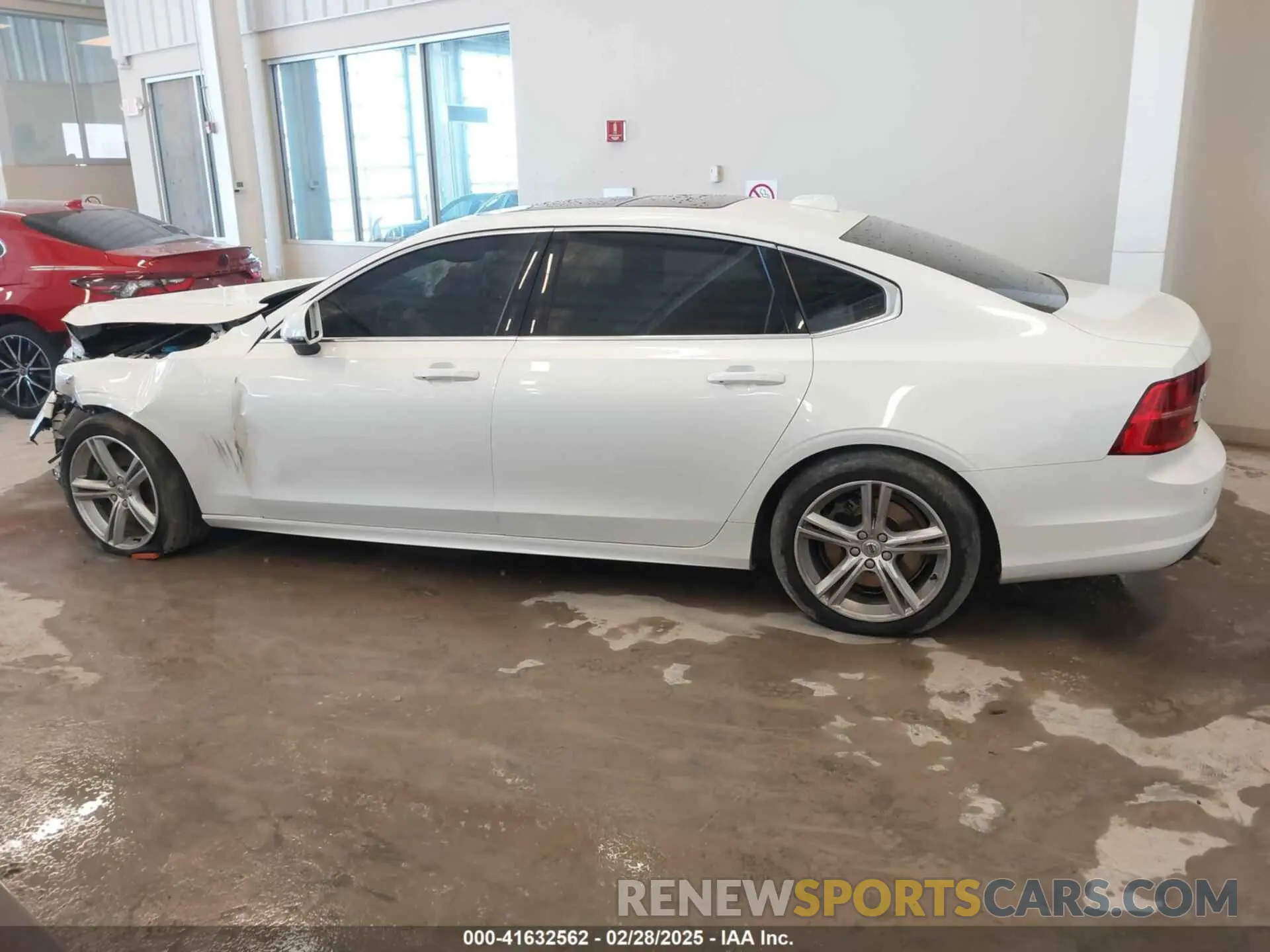 14 Photograph of a damaged car LVY102AK5KP081791 VOLVO S90 2019