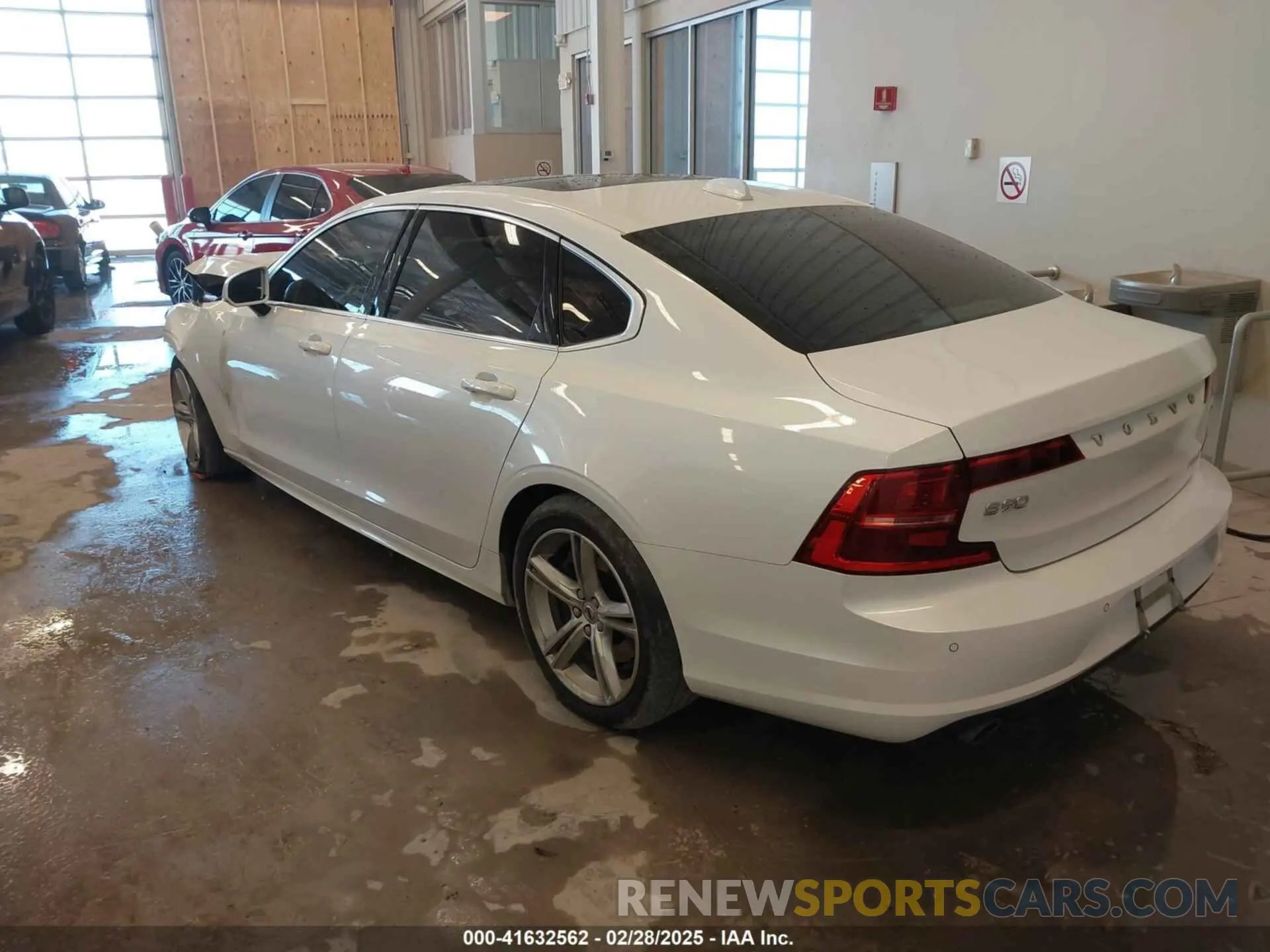 3 Photograph of a damaged car LVY102AK5KP081791 VOLVO S90 2019