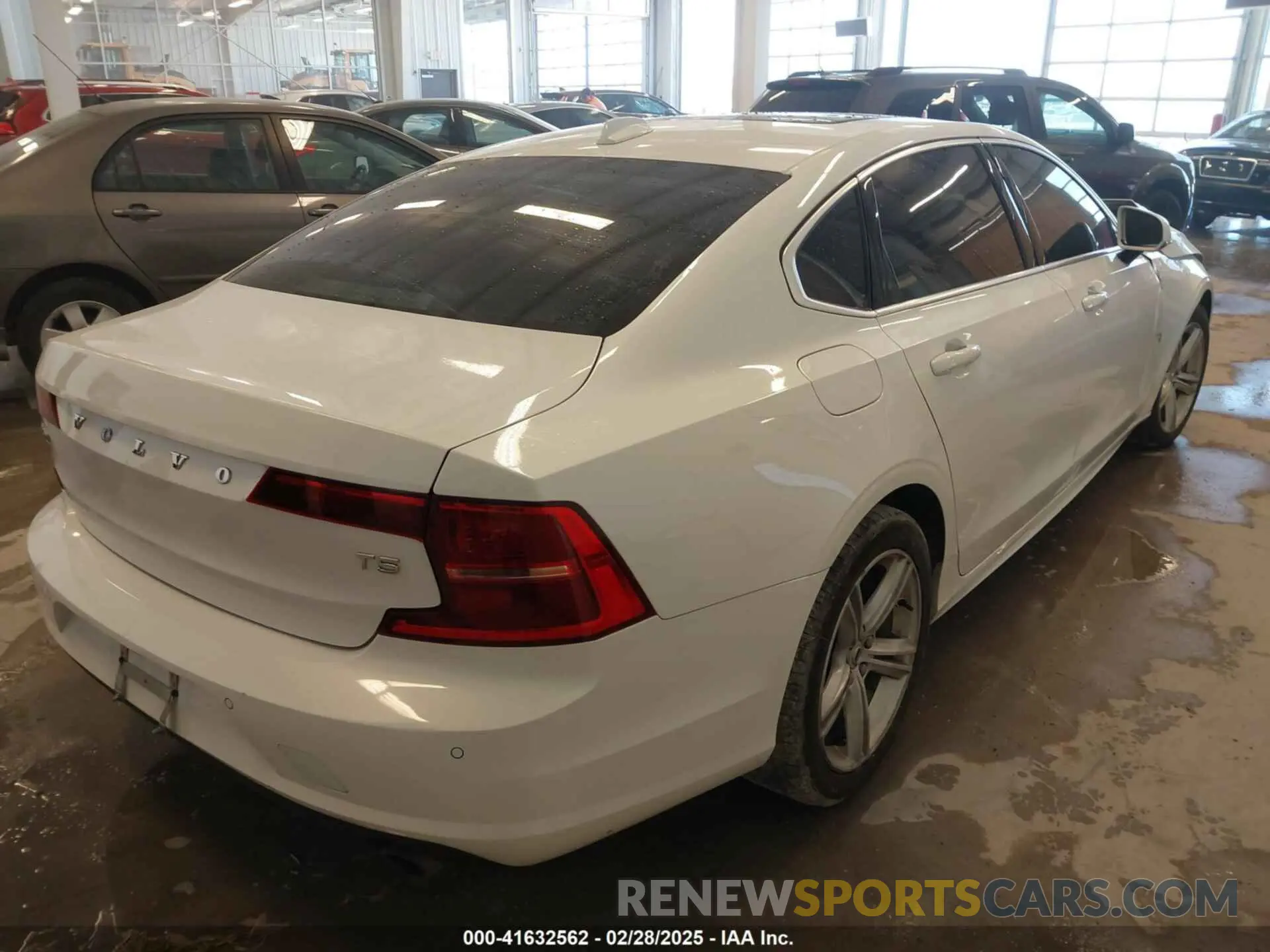 4 Photograph of a damaged car LVY102AK5KP081791 VOLVO S90 2019