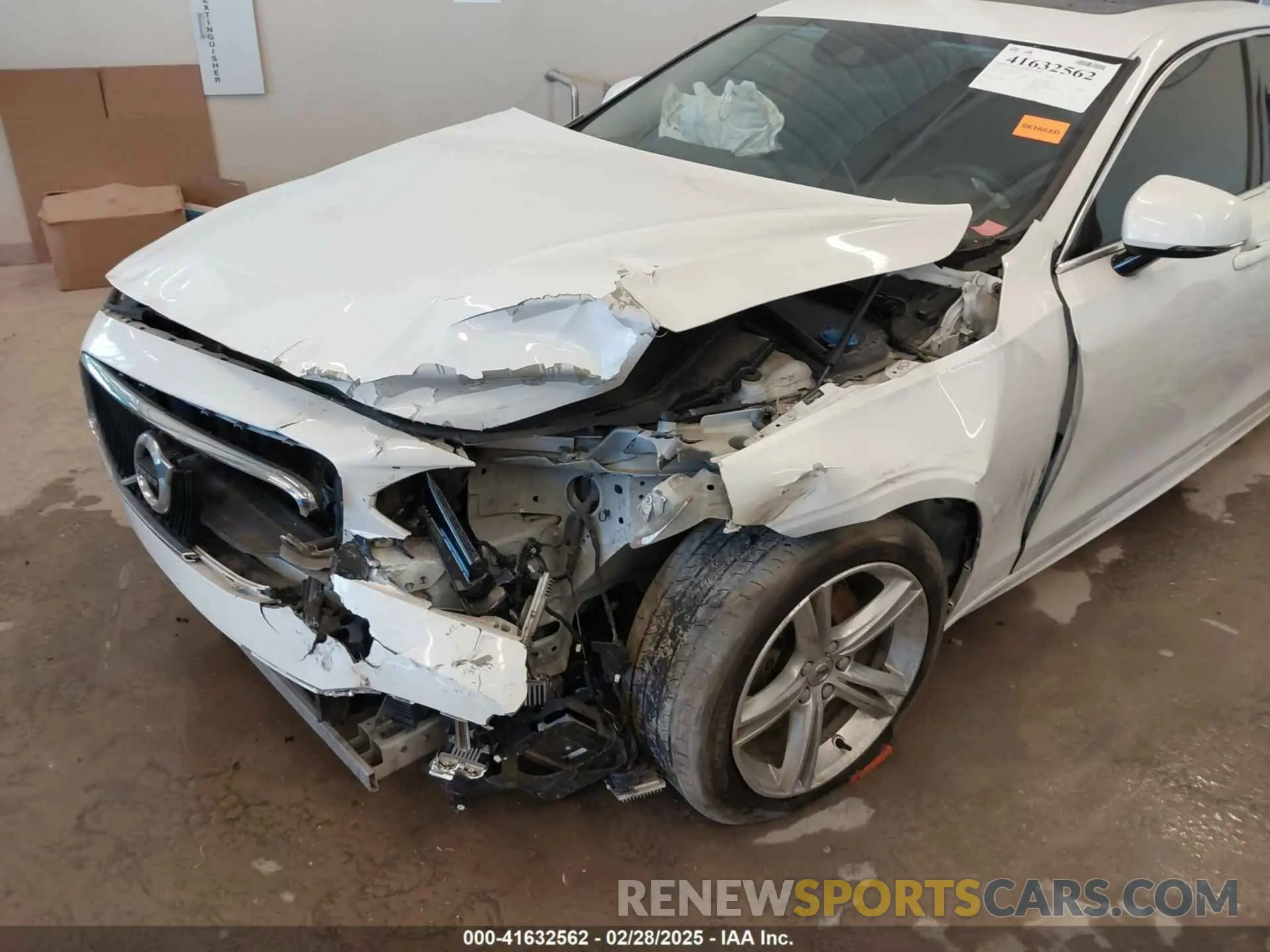 6 Photograph of a damaged car LVY102AK5KP081791 VOLVO S90 2019
