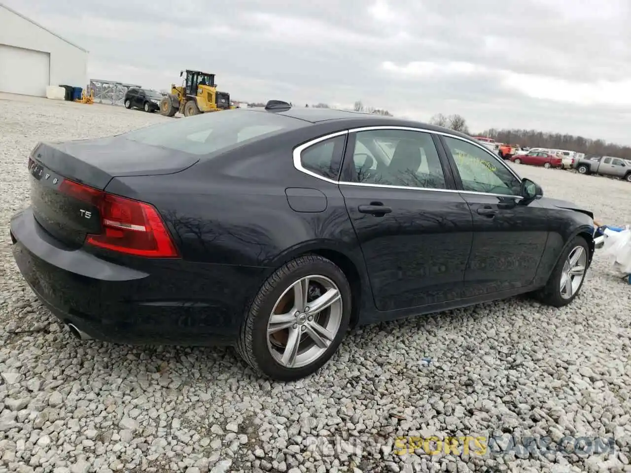 4 Photograph of a damaged car LVY102AKXKP107026 VOLVO S90 2019