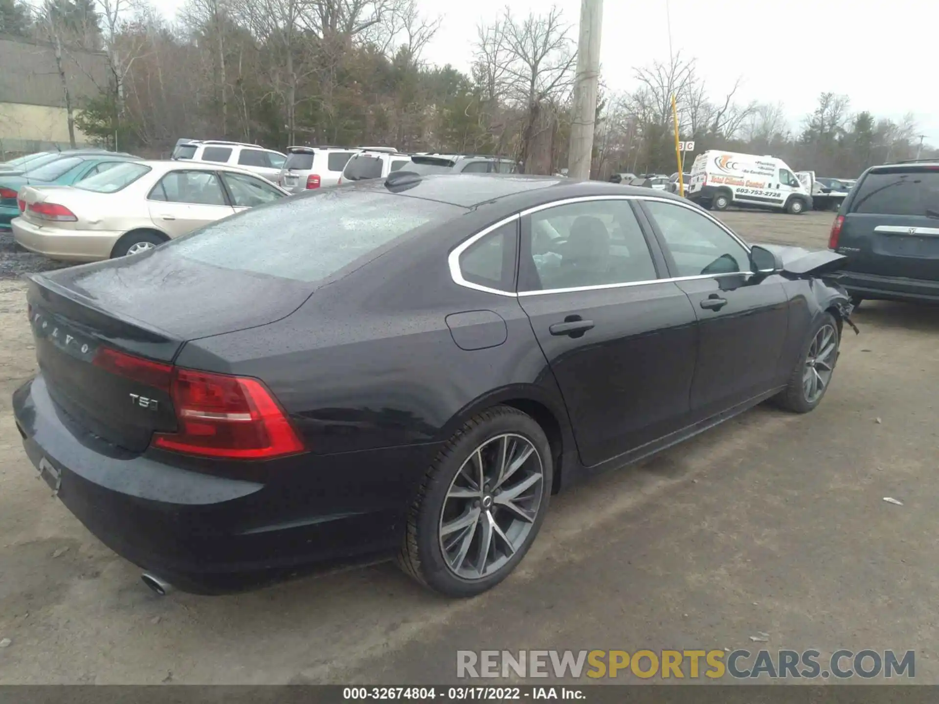 4 Photograph of a damaged car LVY102MK7KP083327 VOLVO S90 2019