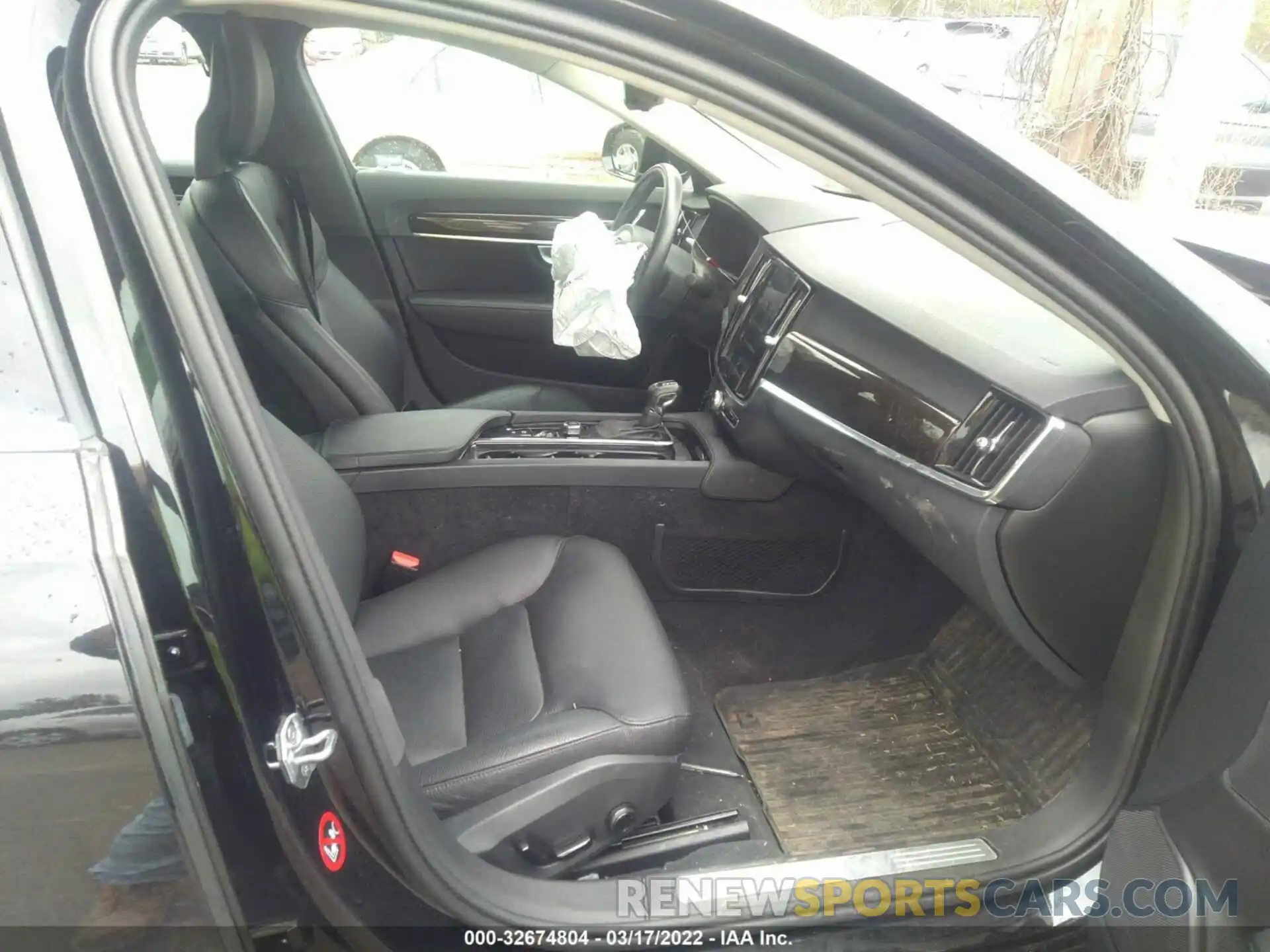 5 Photograph of a damaged car LVY102MK7KP083327 VOLVO S90 2019