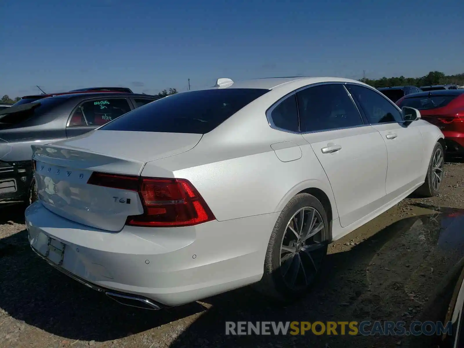 4 Photograph of a damaged car LVYA22MK4KP079648 VOLVO S90 2019