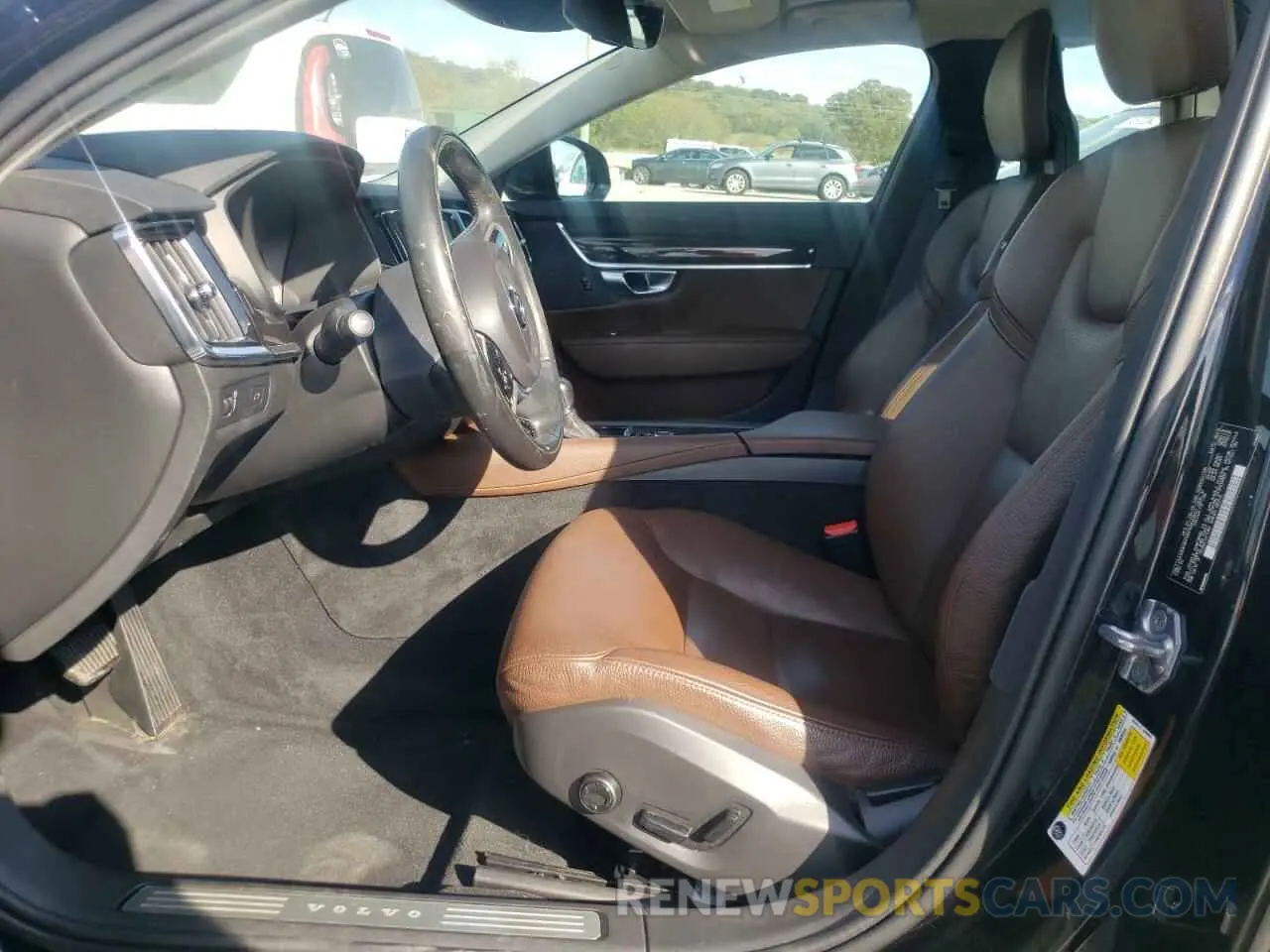 7 Photograph of a damaged car LVYA22MK9KP082108 VOLVO S90 2019
