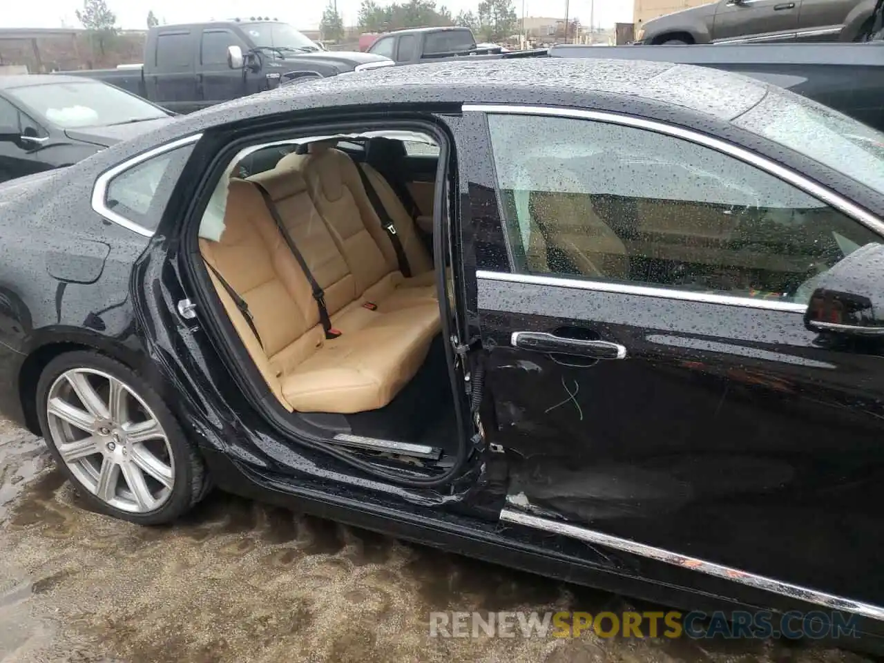 9 Photograph of a damaged car LVYA22MLXKP110328 VOLVO S90 2019