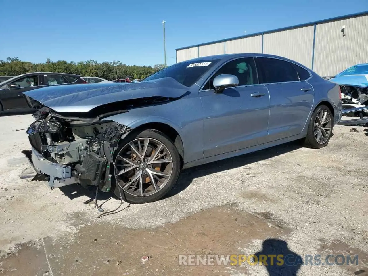 1 Photograph of a damaged car LVYA22MK1LP161953 VOLVO S90 2020