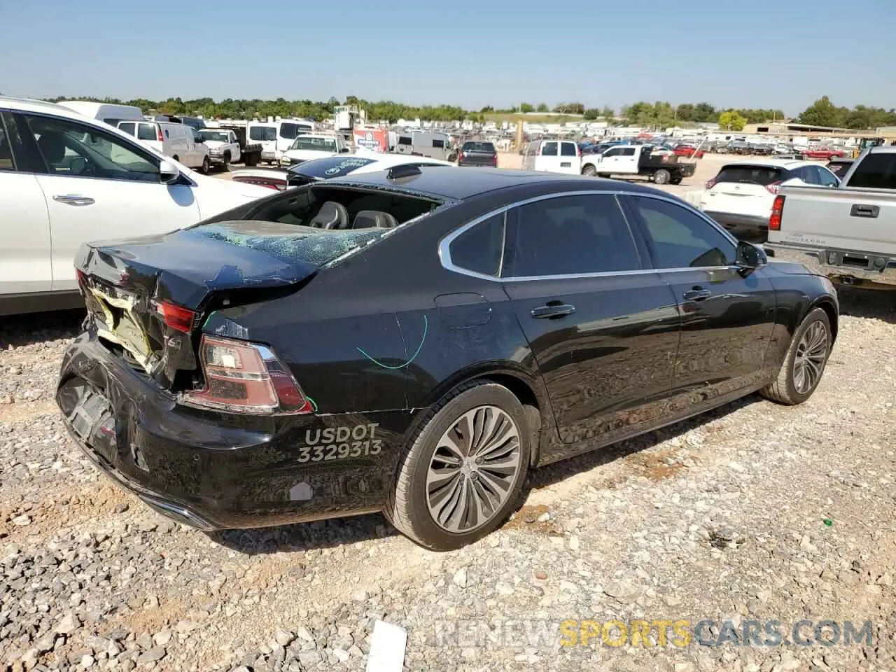 3 Photograph of a damaged car LVYA22MK2LP175568 VOLVO S90 2020