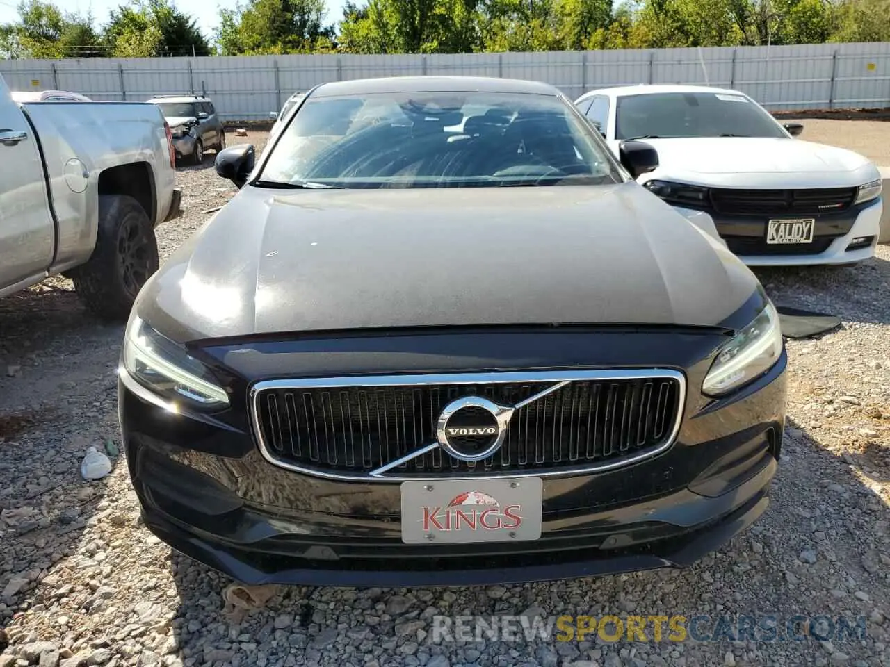 5 Photograph of a damaged car LVYA22MK2LP175568 VOLVO S90 2020