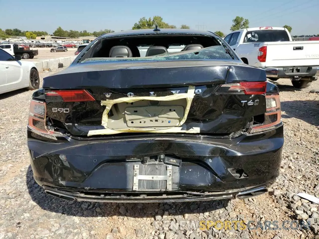 6 Photograph of a damaged car LVYA22MK2LP175568 VOLVO S90 2020