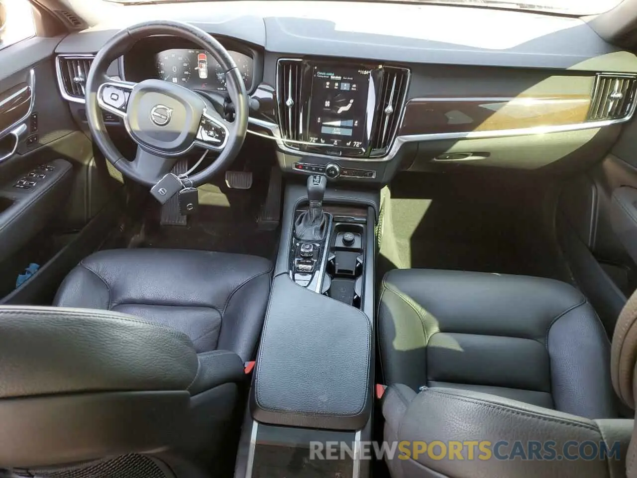 8 Photograph of a damaged car LVYA22MK2LP175568 VOLVO S90 2020