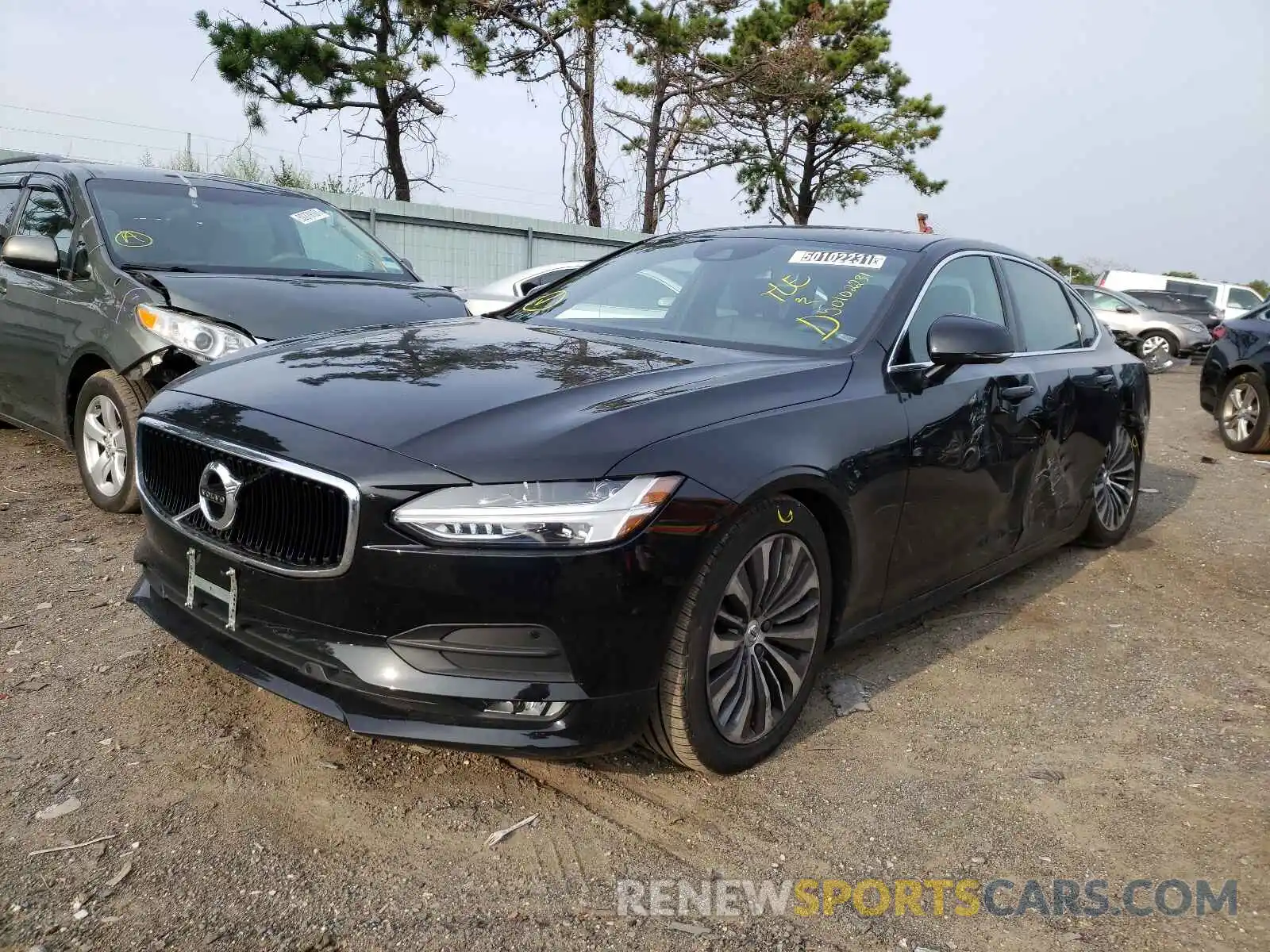 2 Photograph of a damaged car LVYA22MK3LP175949 VOLVO S90 2020