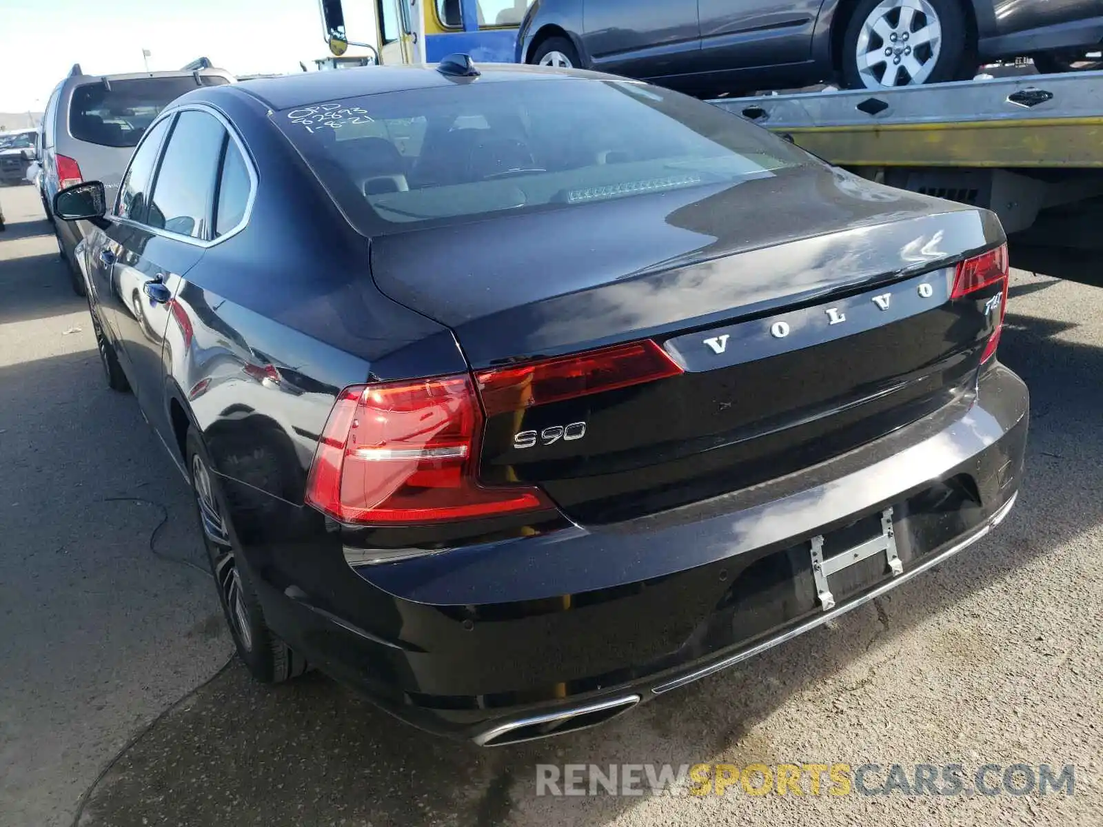 3 Photograph of a damaged car LVYA22MK4LP178228 VOLVO S90 2020