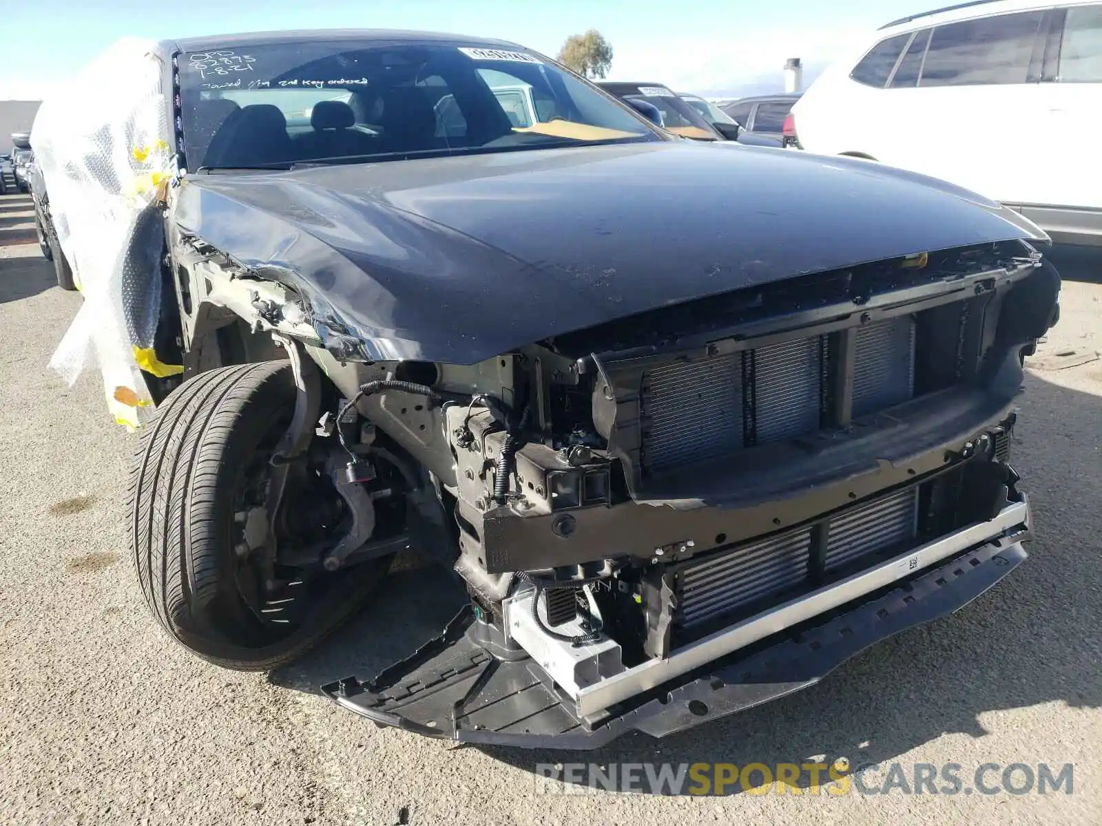 9 Photograph of a damaged car LVYA22MK4LP178228 VOLVO S90 2020