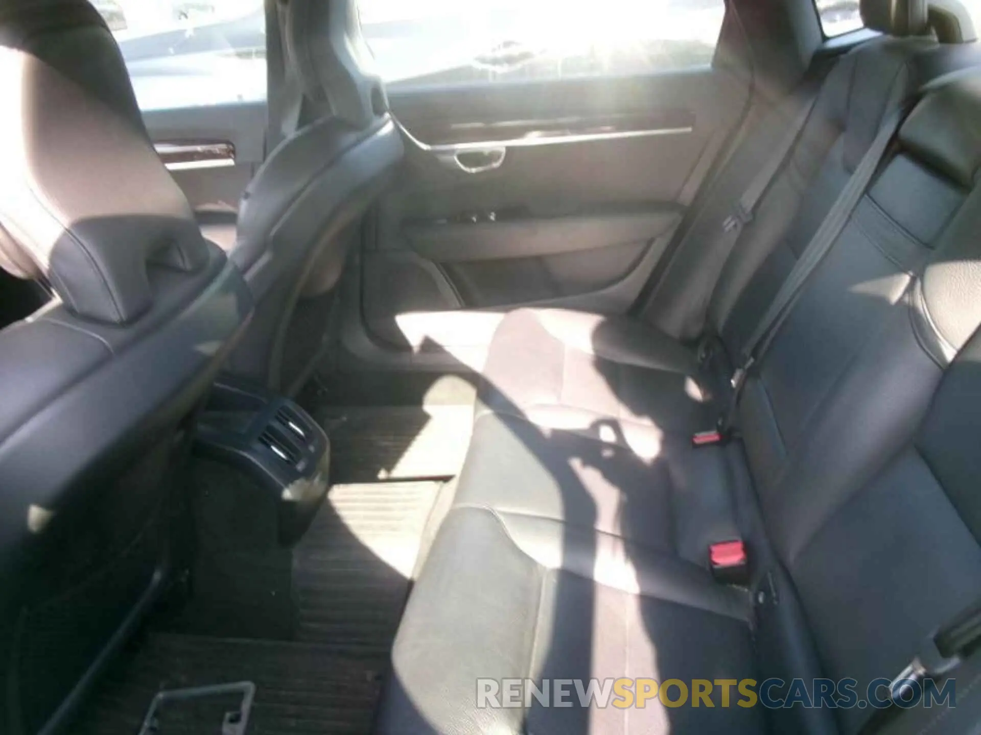4 Photograph of a damaged car LVYA22MK6LP164069 VOLVO S90 2020