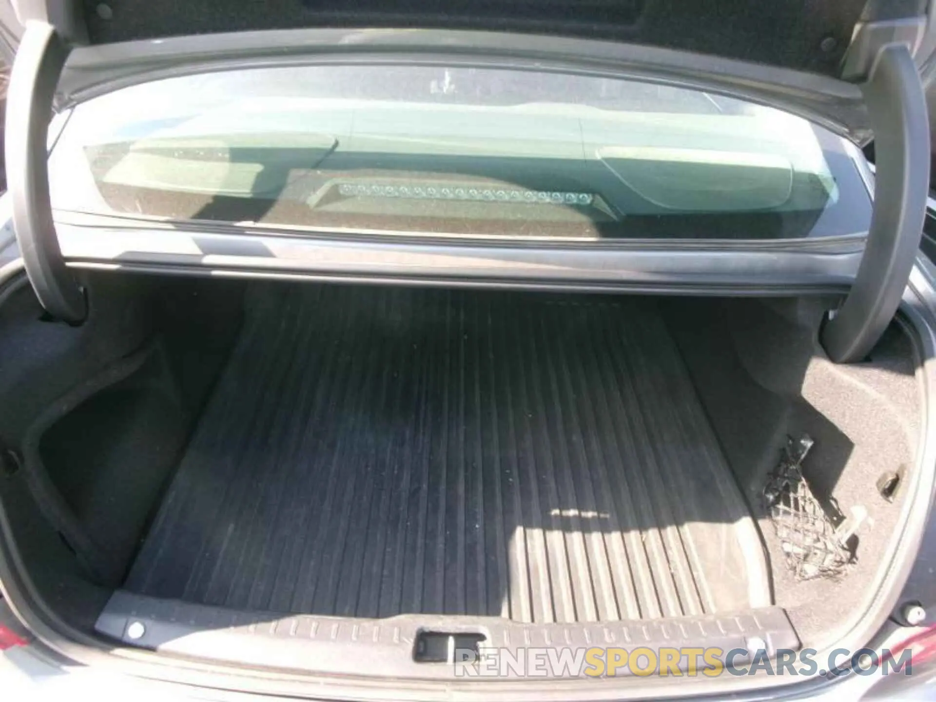 8 Photograph of a damaged car LVYA22MK6LP164069 VOLVO S90 2020