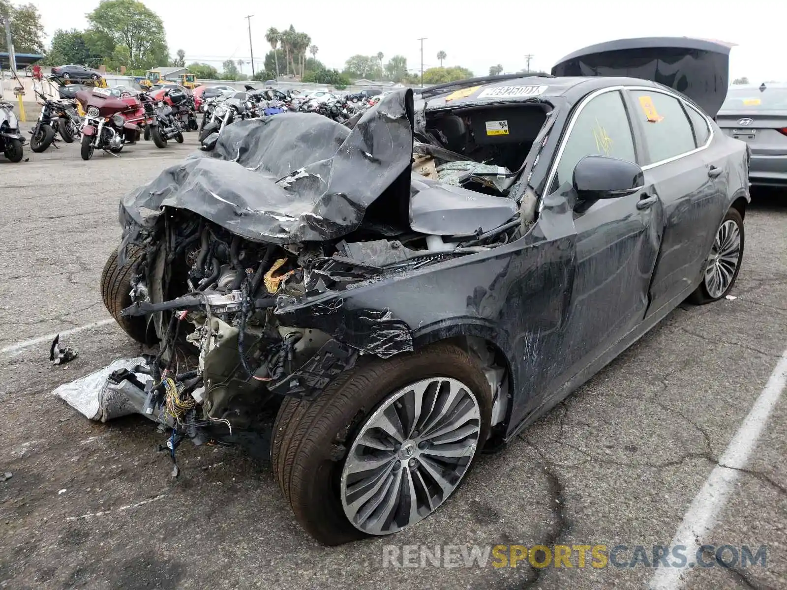 2 Photograph of a damaged car LVYA22MK9LP175485 VOLVO S90 2020