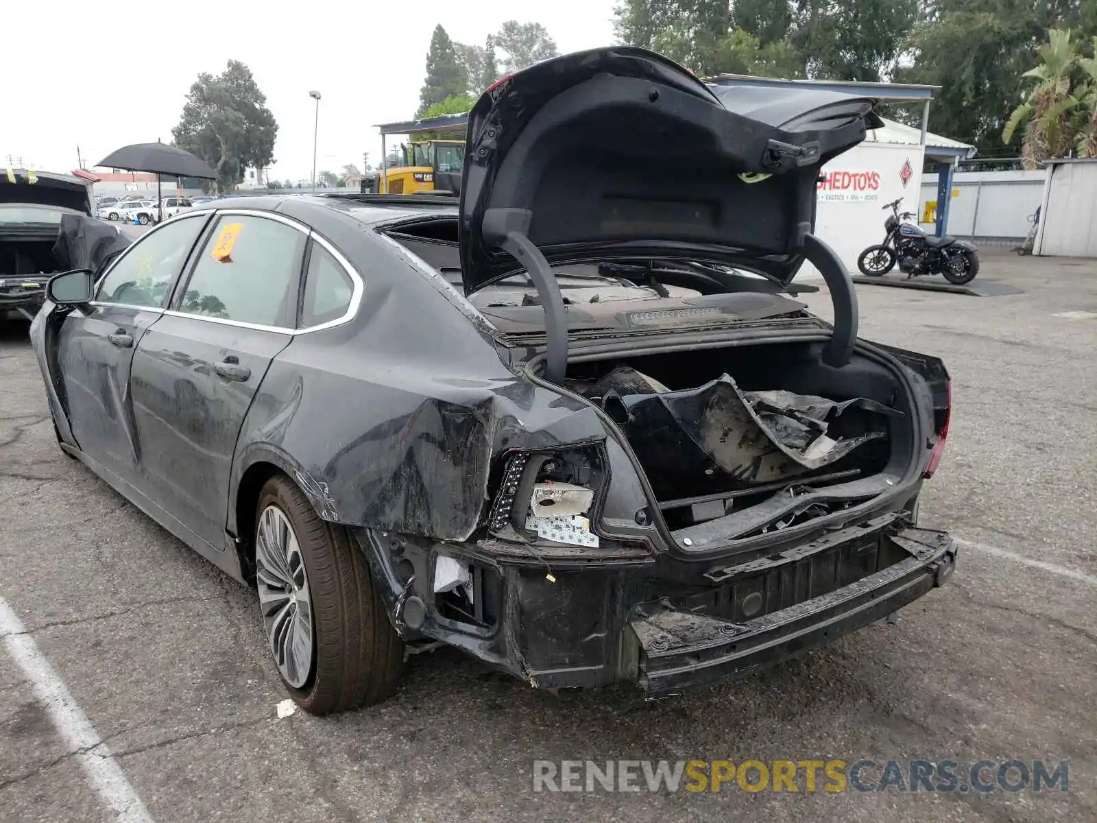 3 Photograph of a damaged car LVYA22MK9LP175485 VOLVO S90 2020