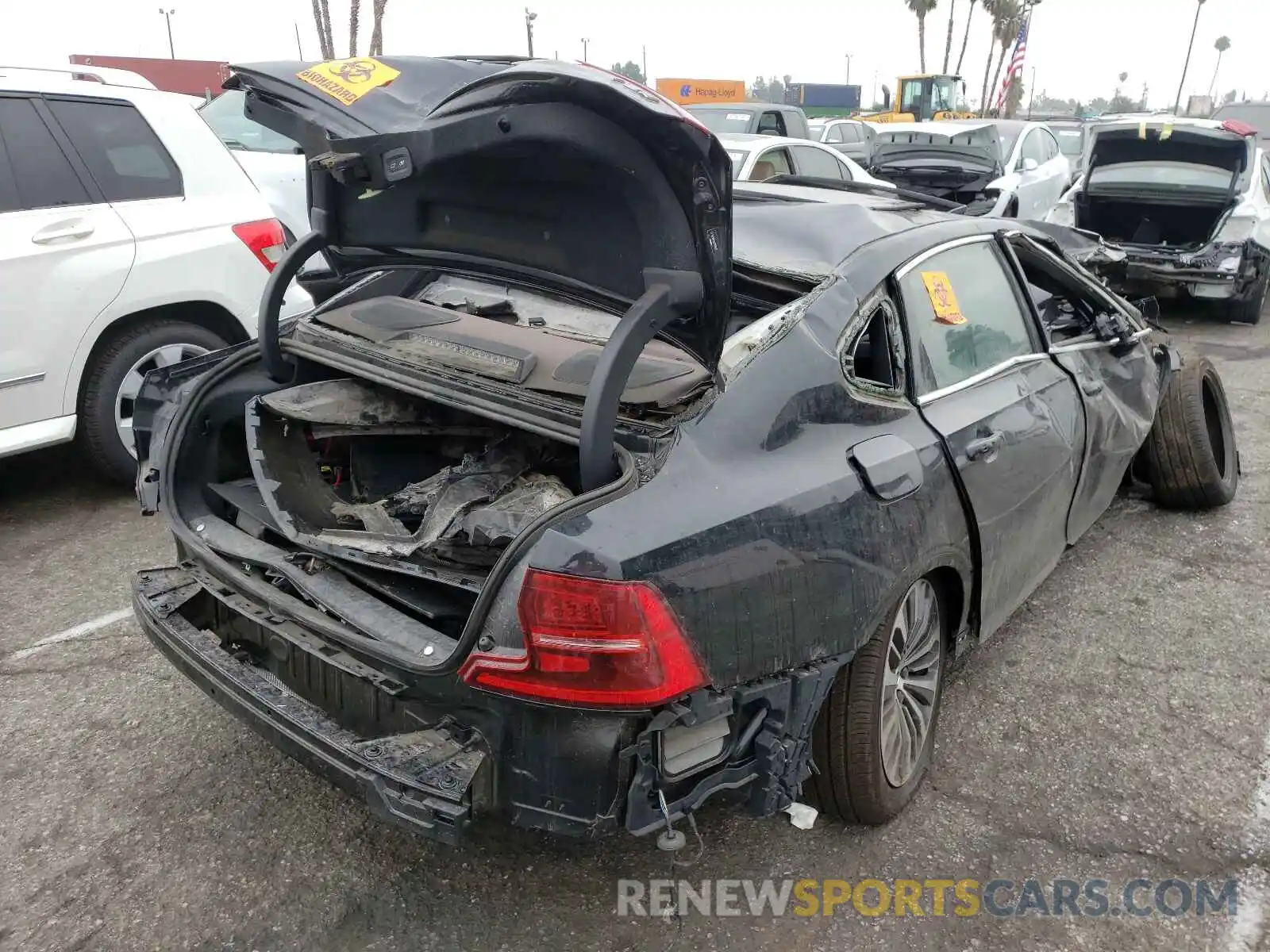 4 Photograph of a damaged car LVYA22MK9LP175485 VOLVO S90 2020