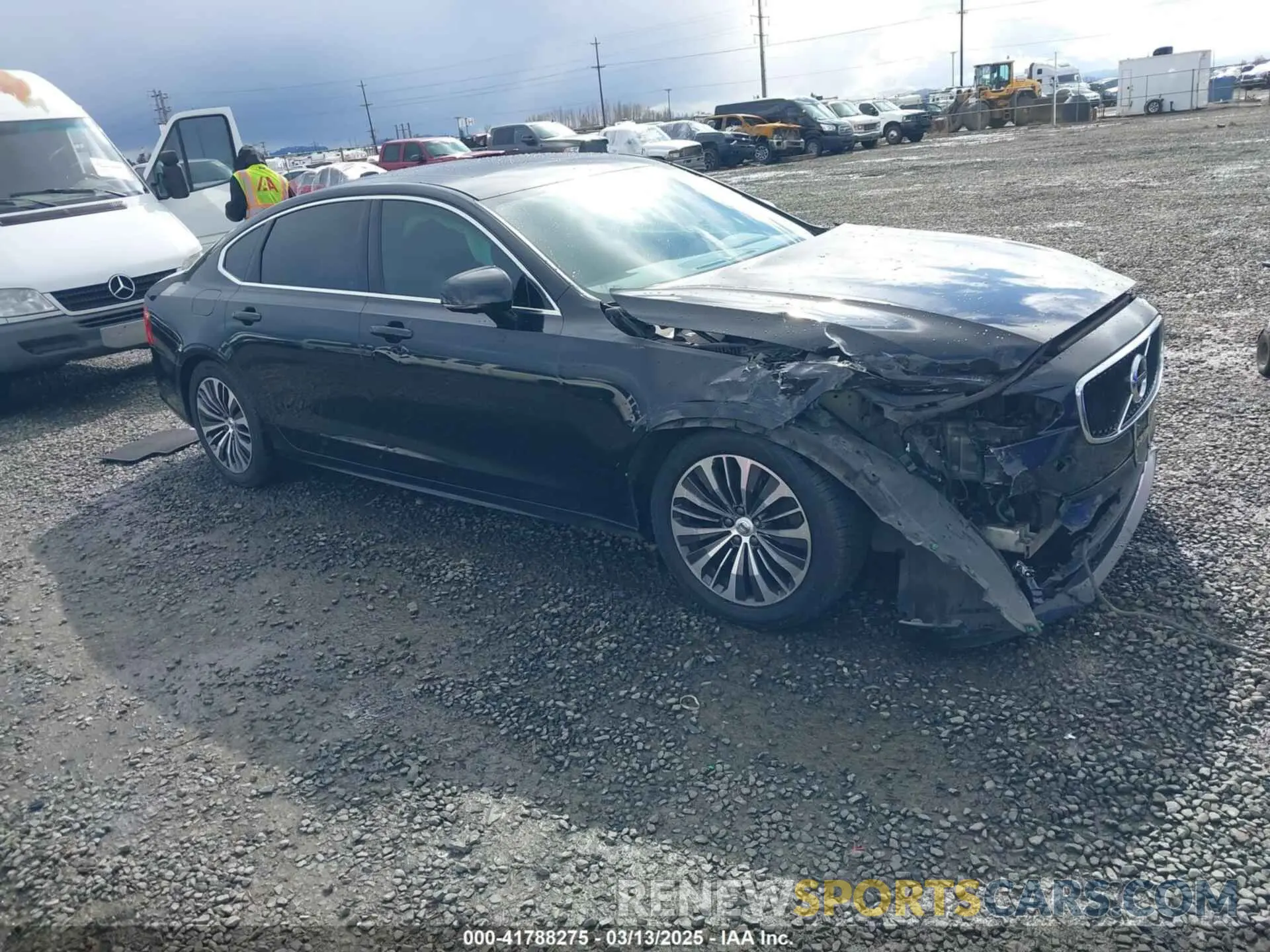 1 Photograph of a damaged car LVYA22MK9LP175566 VOLVO S90 2020