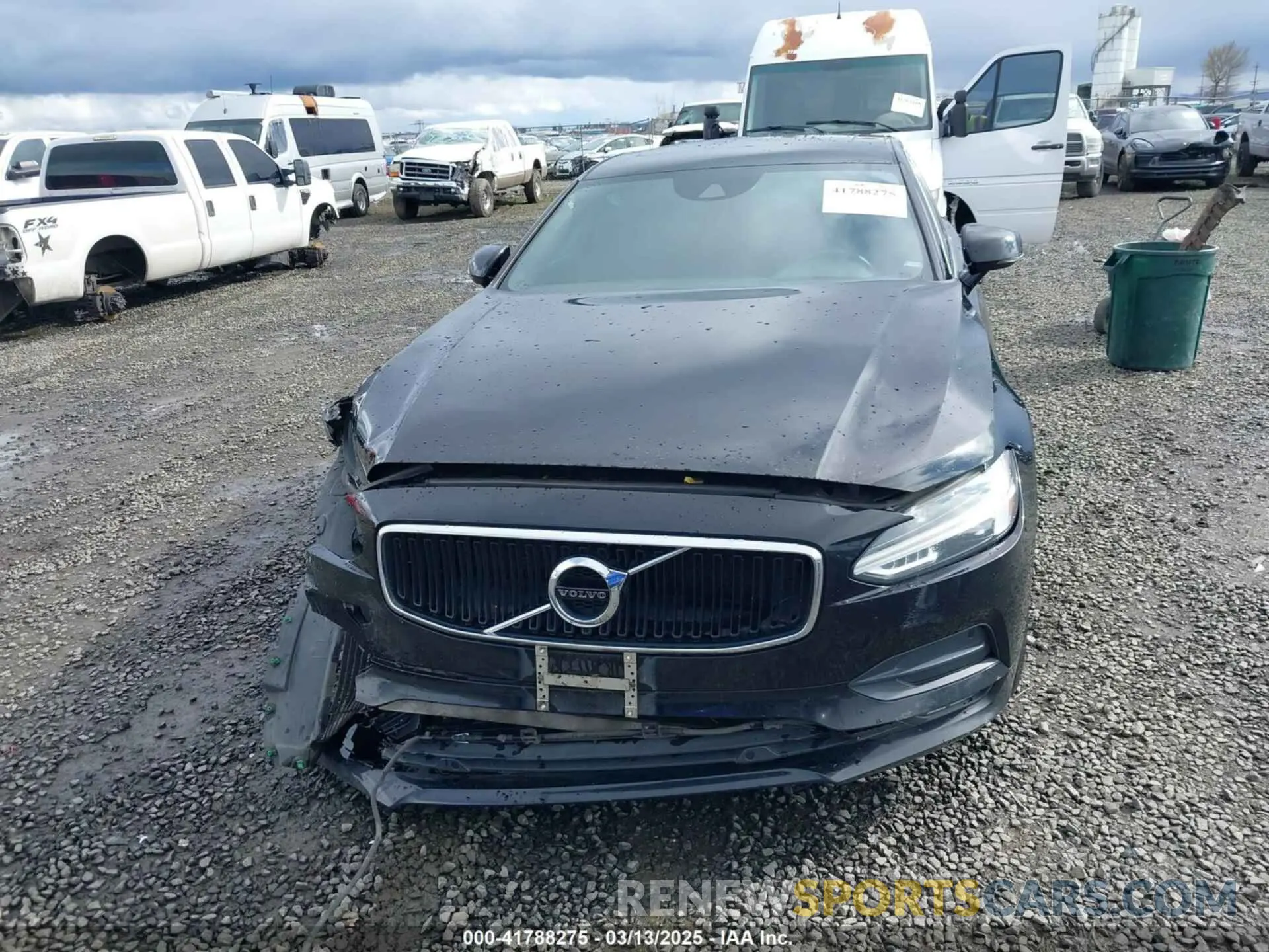 12 Photograph of a damaged car LVYA22MK9LP175566 VOLVO S90 2020