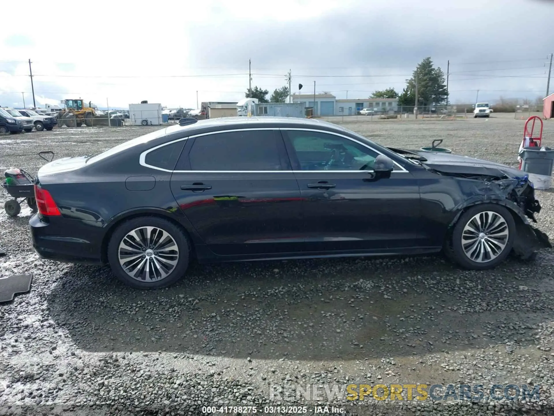 13 Photograph of a damaged car LVYA22MK9LP175566 VOLVO S90 2020