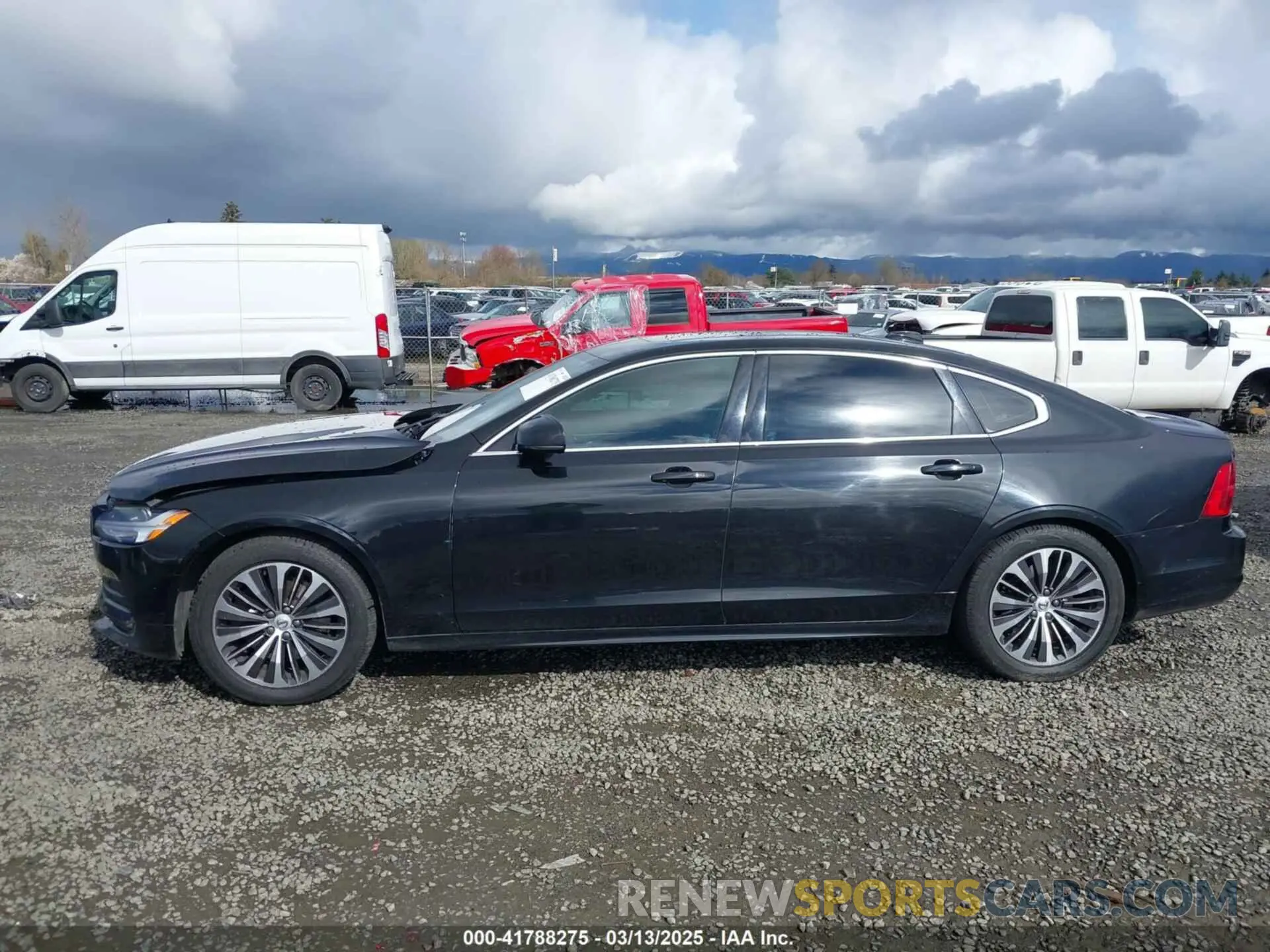 14 Photograph of a damaged car LVYA22MK9LP175566 VOLVO S90 2020