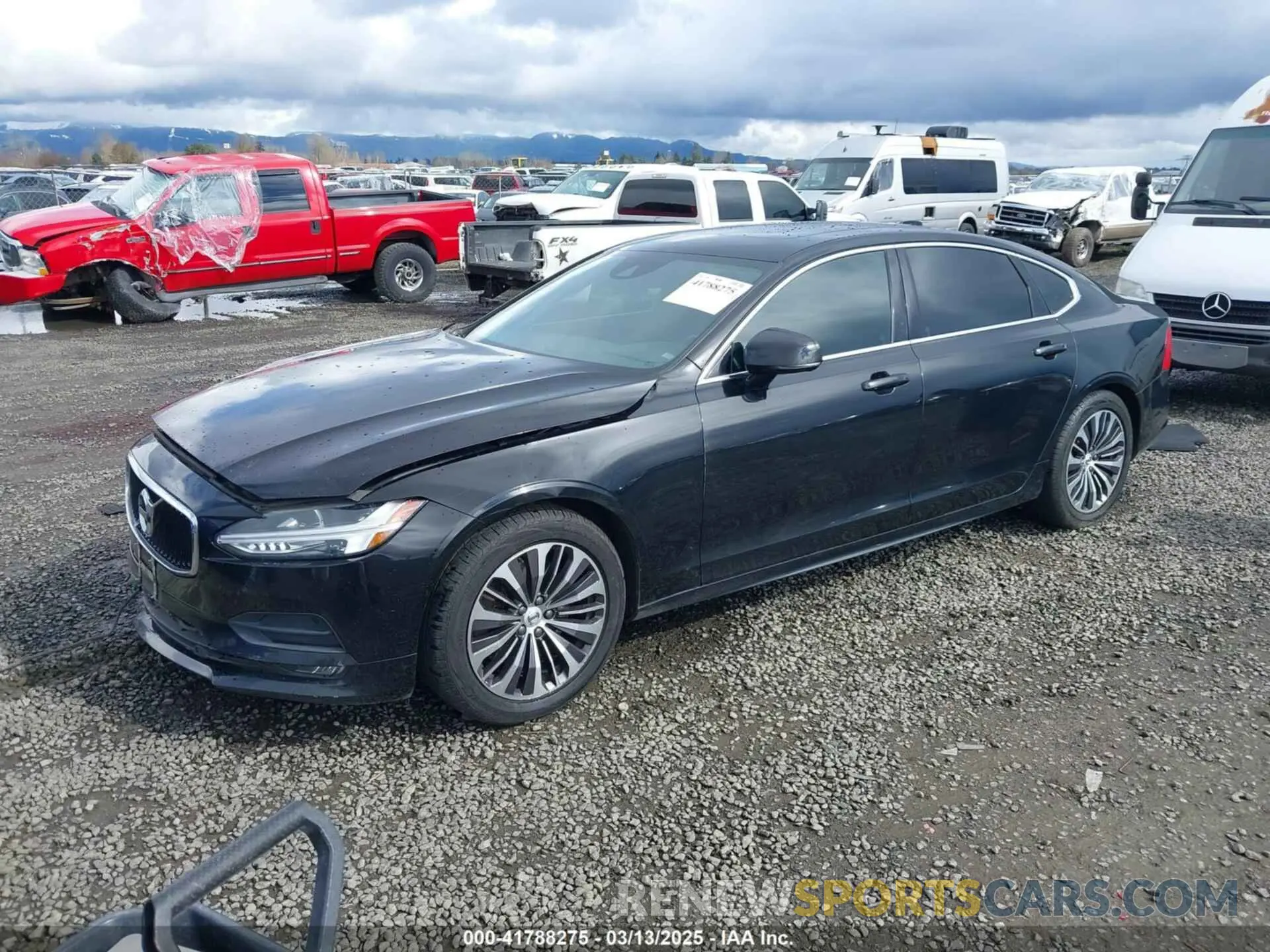 2 Photograph of a damaged car LVYA22MK9LP175566 VOLVO S90 2020
