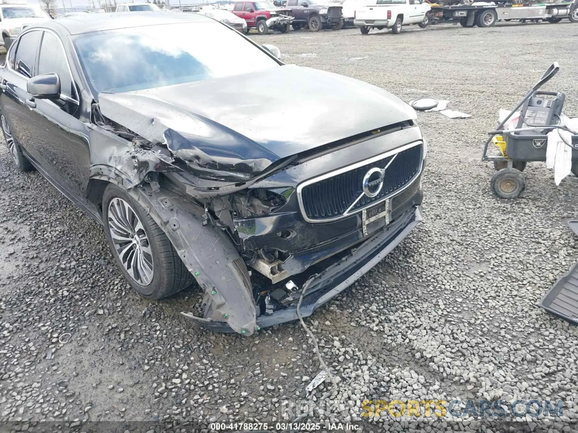 6 Photograph of a damaged car LVYA22MK9LP175566 VOLVO S90 2020