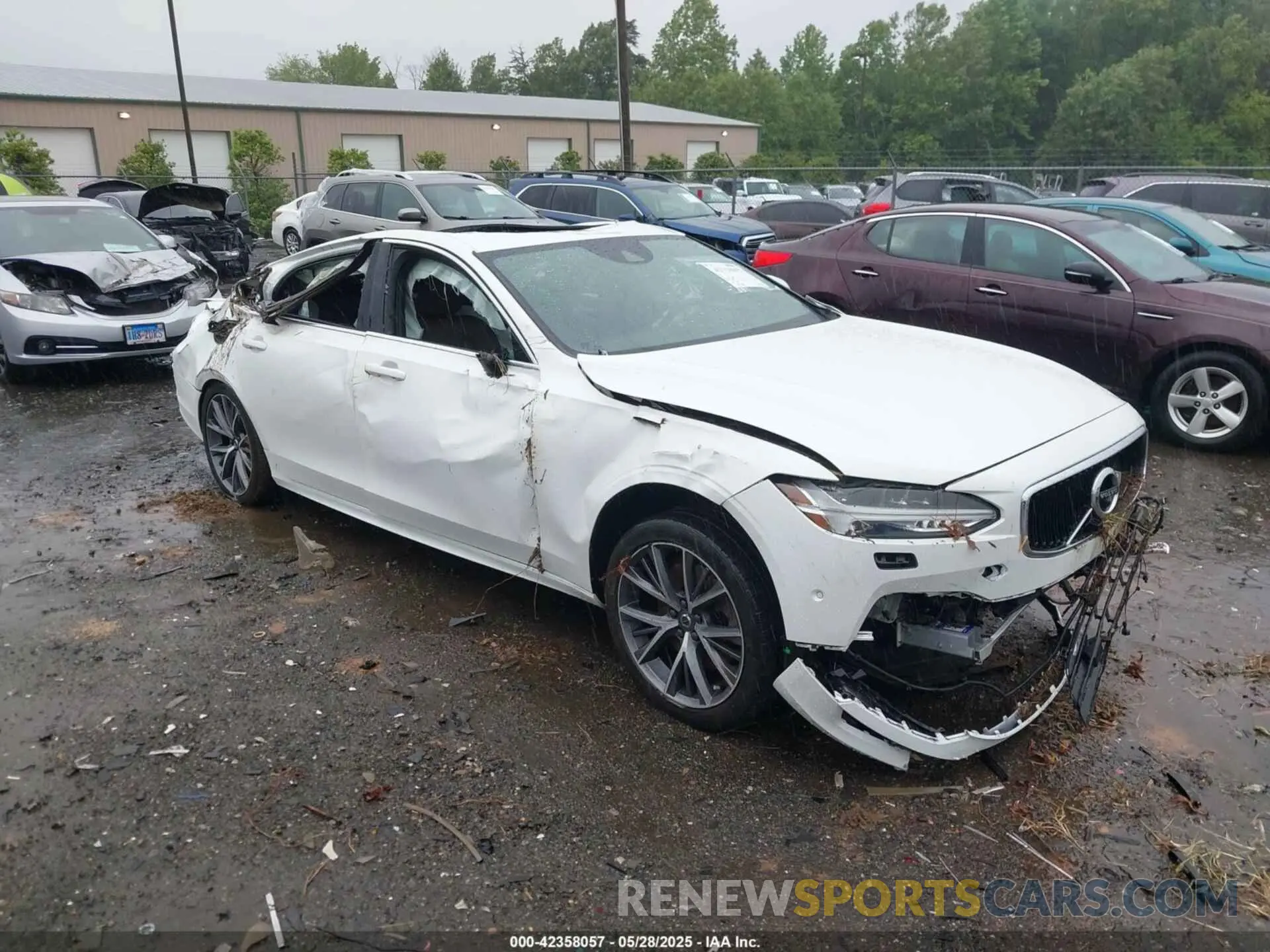 1 Photograph of a damaged car LVYA22MKXLP173955 VOLVO S90 2020