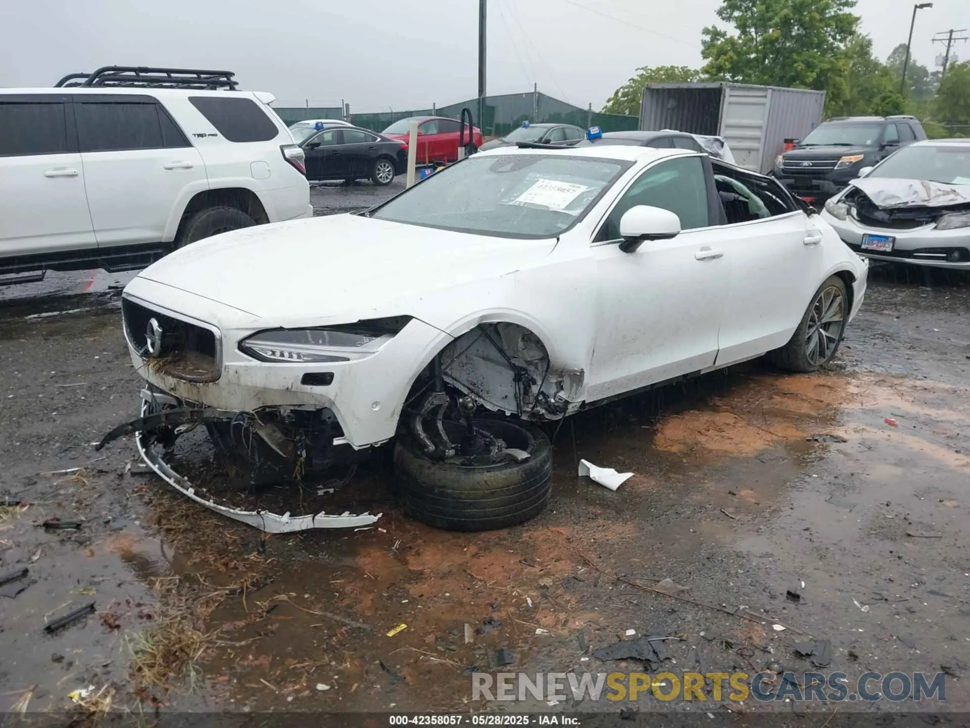 2 Photograph of a damaged car LVYA22MKXLP173955 VOLVO S90 2020