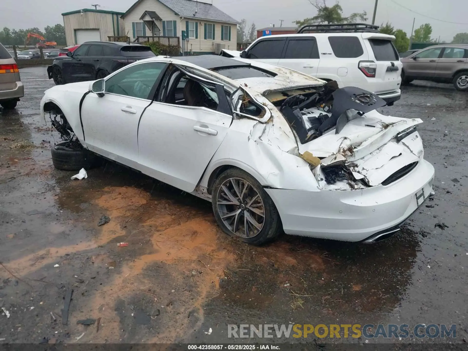 3 Photograph of a damaged car LVYA22MKXLP173955 VOLVO S90 2020