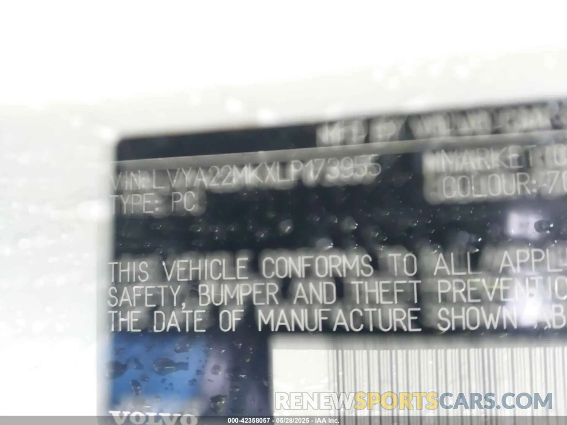 9 Photograph of a damaged car LVYA22MKXLP173955 VOLVO S90 2020