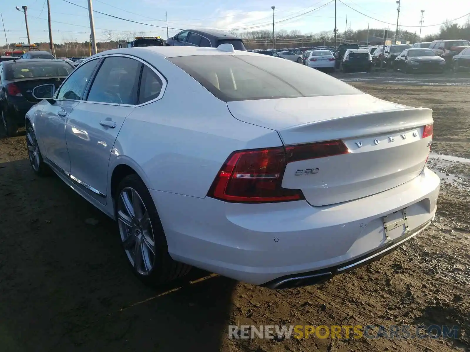 3 Photograph of a damaged car LVYA22ML4LP172681 VOLVO S90 2020